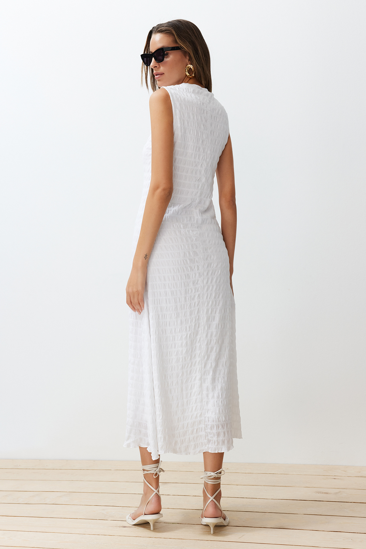 Trendyolmilla  Beyaz Düz Dokulu A Kesim/Çan Form Bisiklet Yaka Dokulu Maxi Elbise TWOSS24EL00683 - Görsel 6