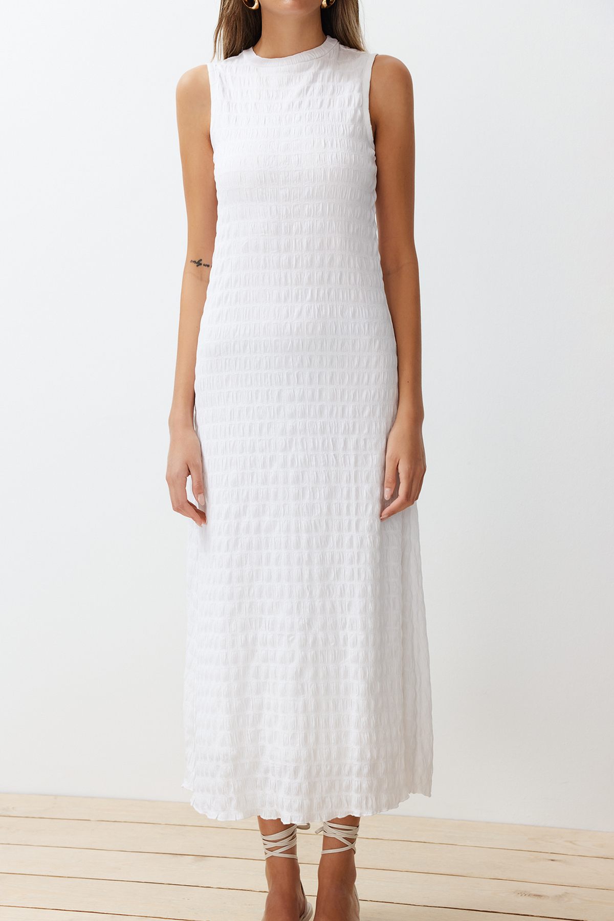 Trendyolmilla  Beyaz Düz Dokulu A Kesim/Çan Form Bisiklet Yaka Dokulu Maxi Elbise TWOSS24EL00683 - Görsel 5