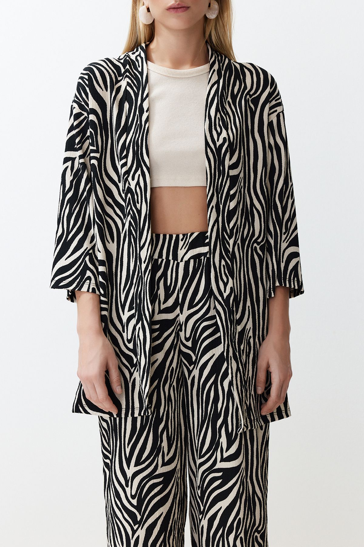 Trendyol Collection-Black Printed Comfortable Cut Stretchy Kimono Knitted Top and Bottom Set TWOSS24AU00103 3