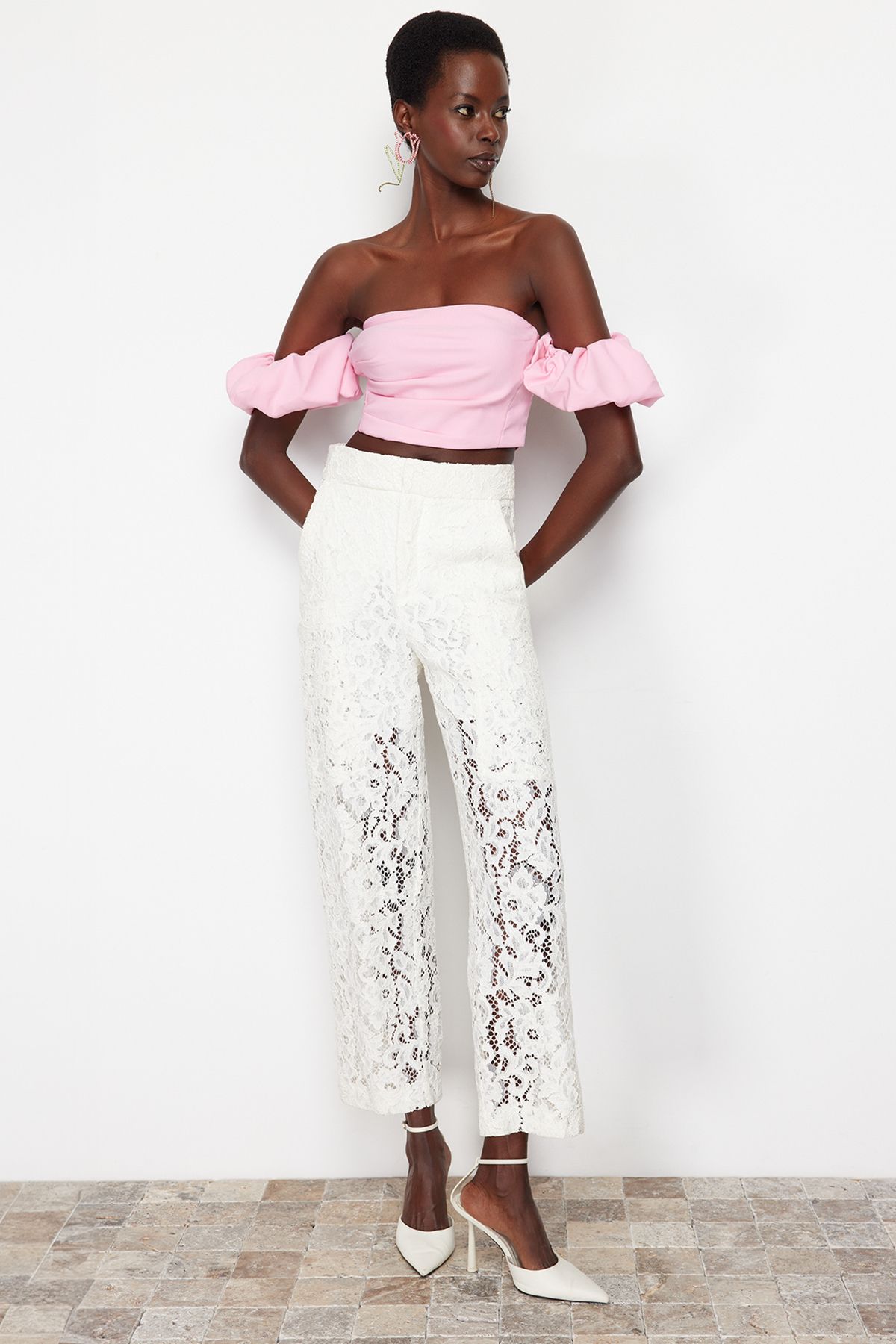 Trendyol Collection-TPRSS24BS00020 Modell Rosa Crop Woven Bustier 3