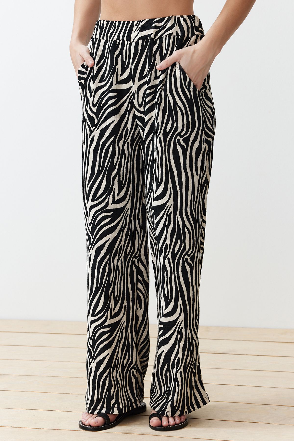 Trendyol Collection-Black Printed Comfortable Cut Stretchy Kimono Knitted Top and Bottom Set TWOSS24AU00103 4