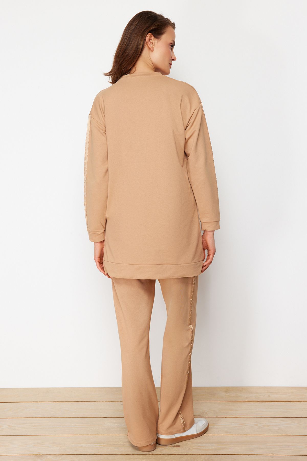 Trendyol Modest-Zestaw dresów z dzianiny w szczegółowe paski taupe TCTAW23EN00049 6