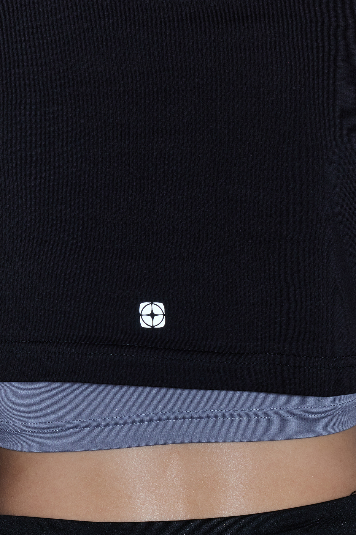 Trendyolmilla  Siyah Gri Melanj 2 Katmanlı Reflektör Baskılı Crop Örme Spor T-Shirt THMSS24TS00001 - Görsel 5