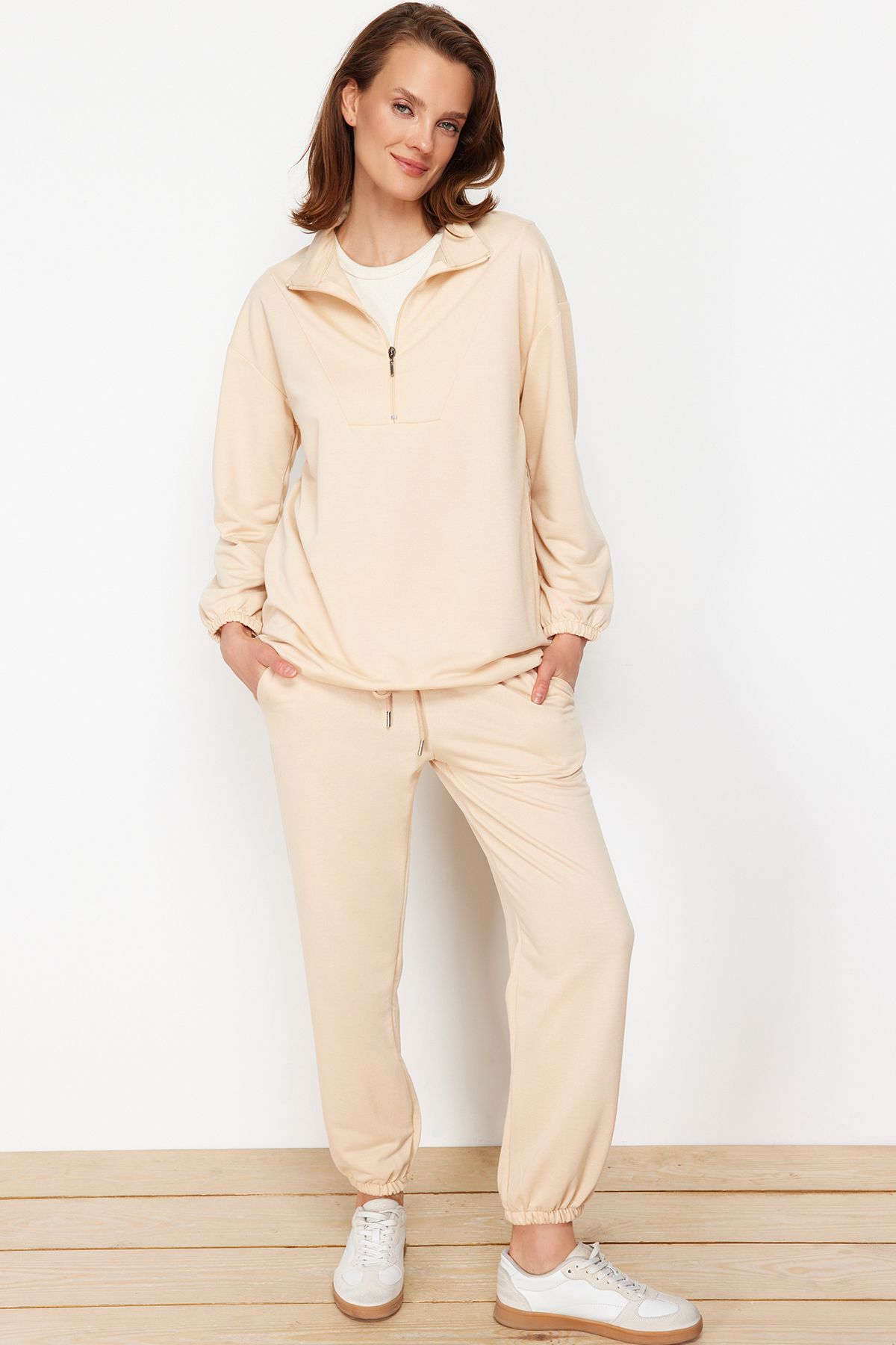 Trendyol Modest-Beiges Strick-Trainingsanzug-Set mit Stehkragen und gerafftem Rock - TCTAW22EN0051 2