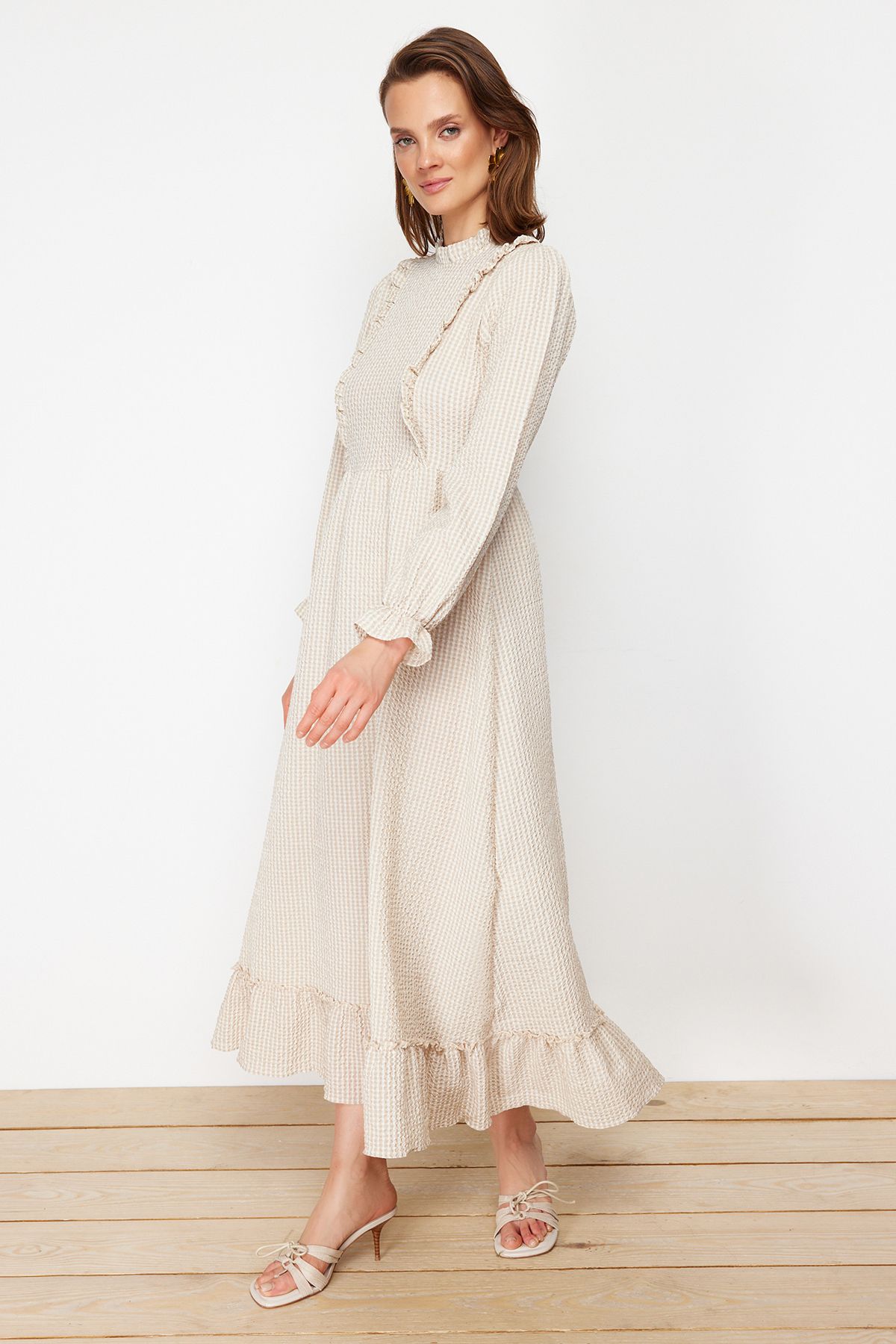 Trendyol Modest Béžové tkané šaty se vzorem Gingham TCTSS21EB0028