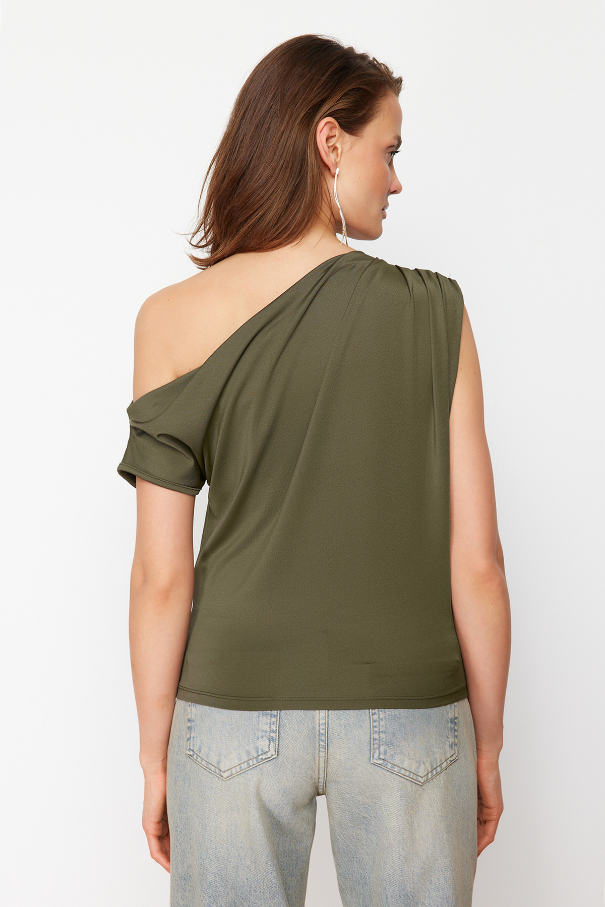 Trendyolmilla  Haki Regular/Normal Kalıp Asimetrik Yaka Sıfır Kol Esnek Örme Bluz TWOSS24BZ00396 - Görsel 6