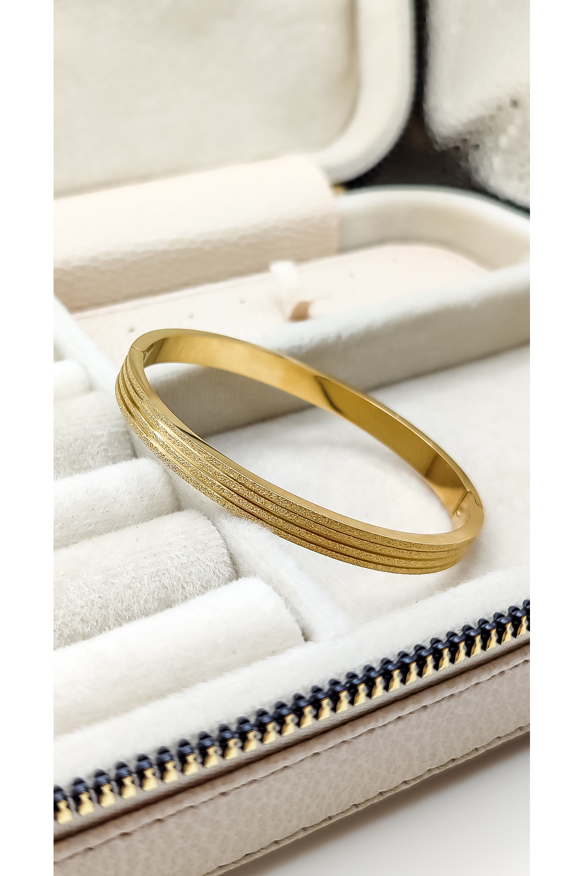 Simli Gold Renk &Ccedil;elik Kelep&ccedil;e Bileklik - 3