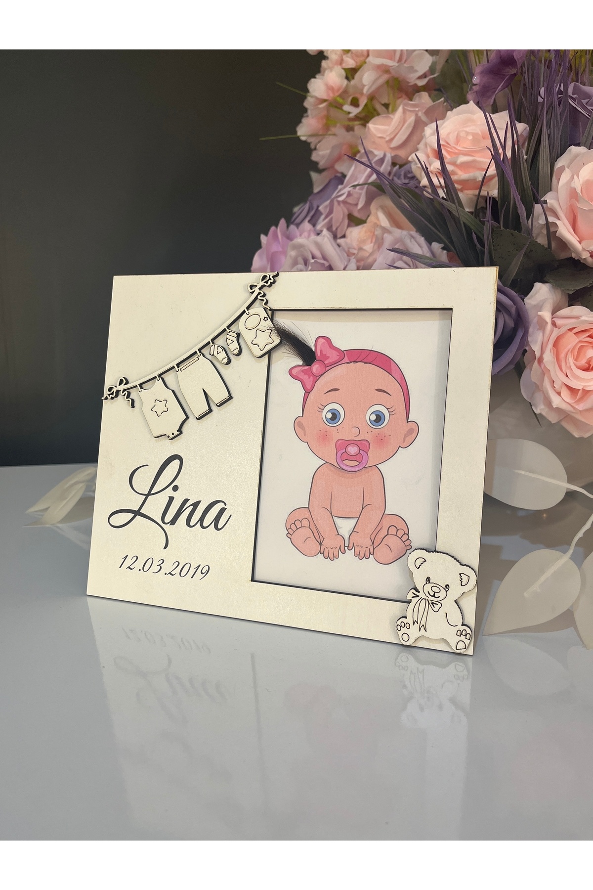 samsunlazer Bebek Saç çerçevesi ahşap Anı çerçevesi kişiye özel isimli tarihli çerçeve fotoğrafı 5 (önizleme)