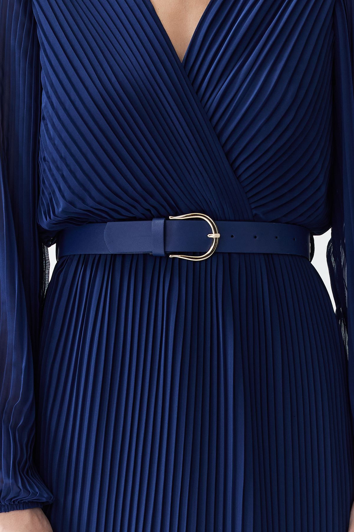 Trendyol Collection-Marineblaues A-Linien-Kleid aus plissiertem, gewebtem Chiffon mit Gürtel und Gürtel TWOAW24EL00471 4