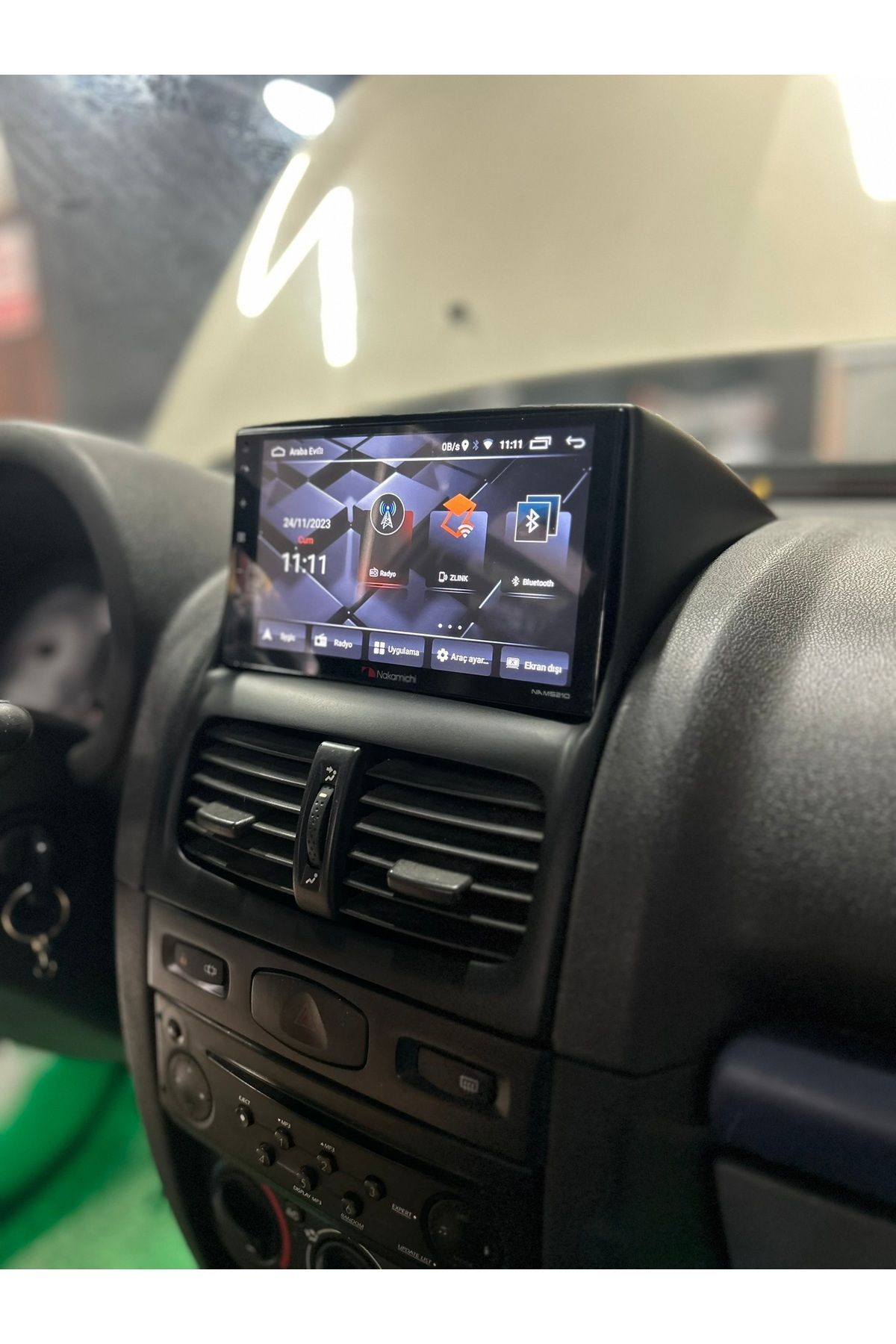 Custom Pluss-Renault Clio 2 Android 12 Compatible Multimedia Carplay 4GB RAM+64GB HDD Navigation Display 3