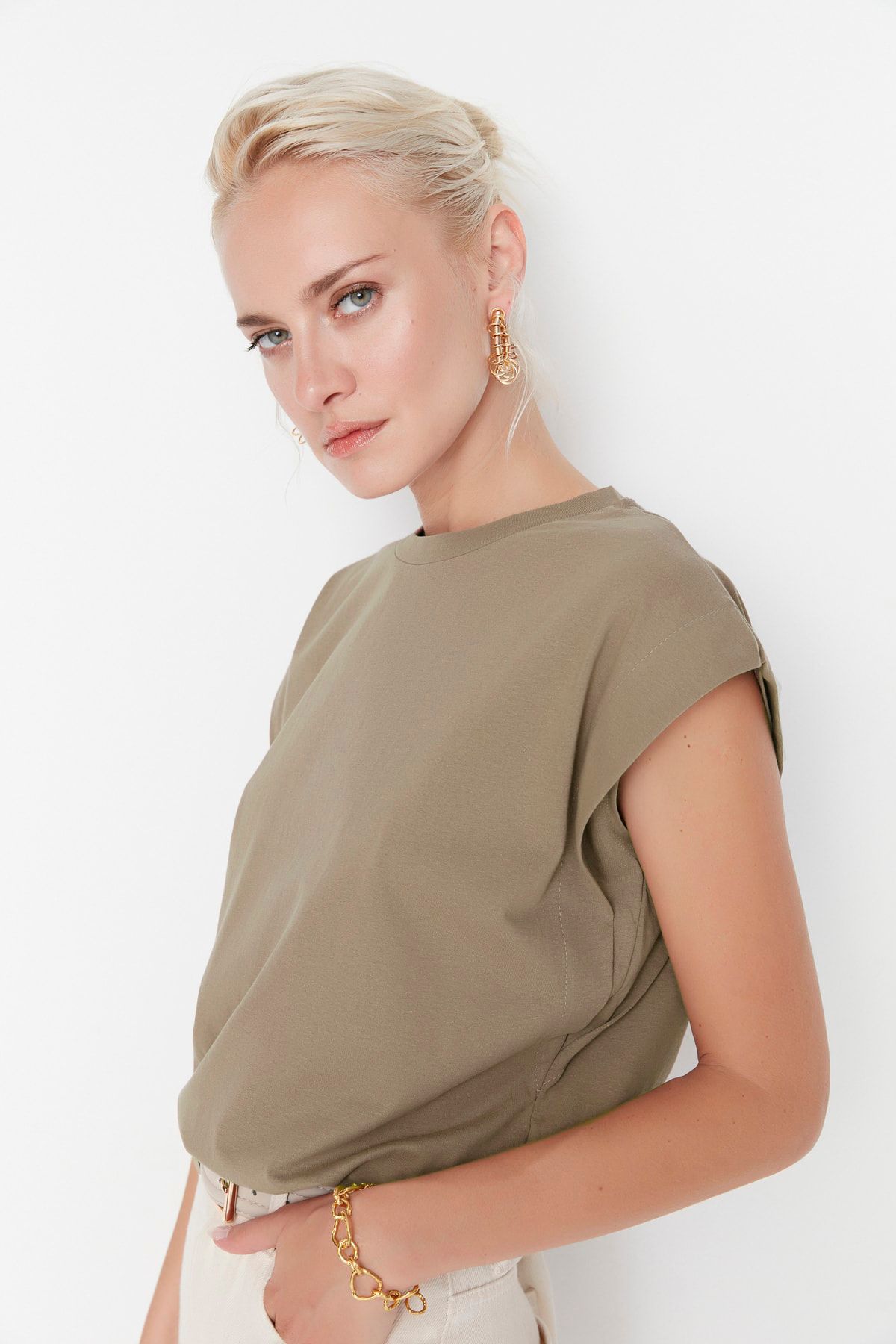 Trendyol Collection-Nerz 100% Baumwolle Watte Beauty Basic Rundhalsausschnitt Radfahren T-Shirt 3