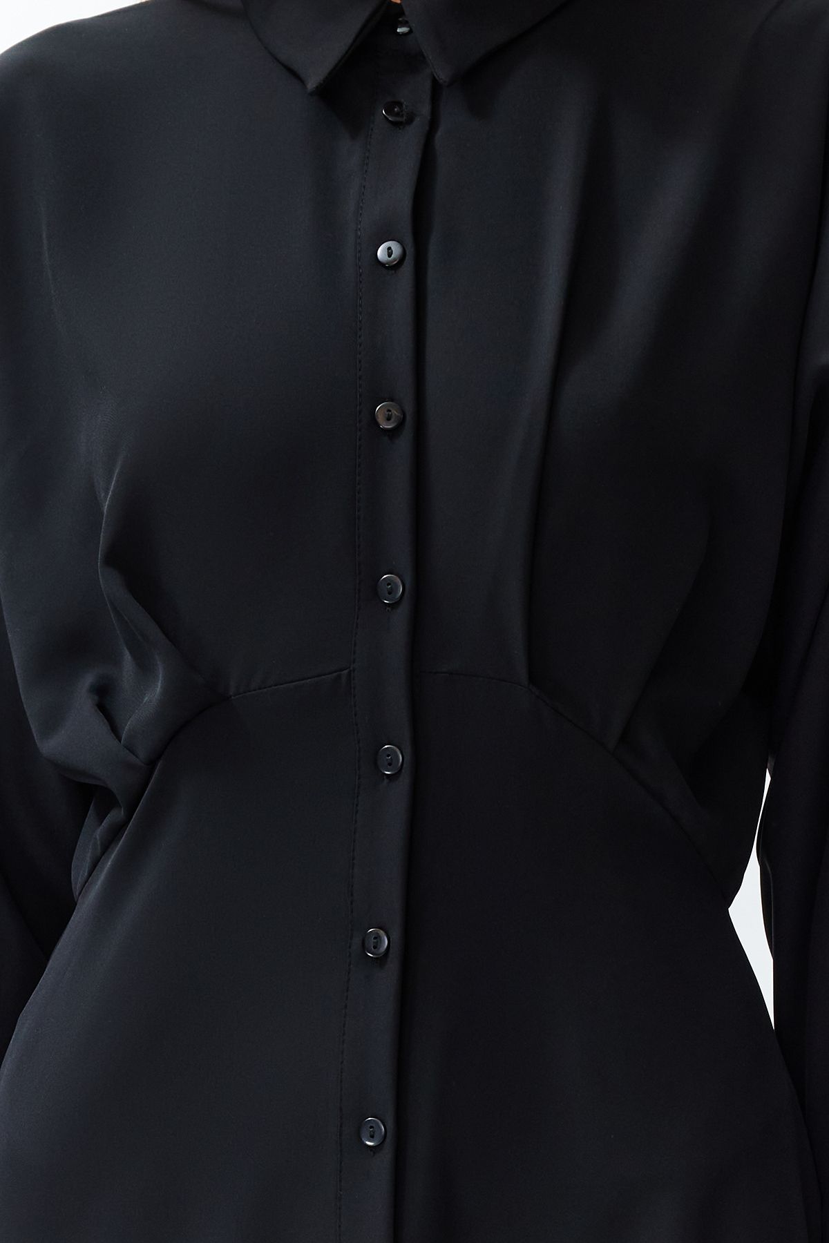 Trendyol Modest-Schwarzes, geknöpftes, gewebtes Hemdkleid mit Taillendetail TCTSS24EB00011 4