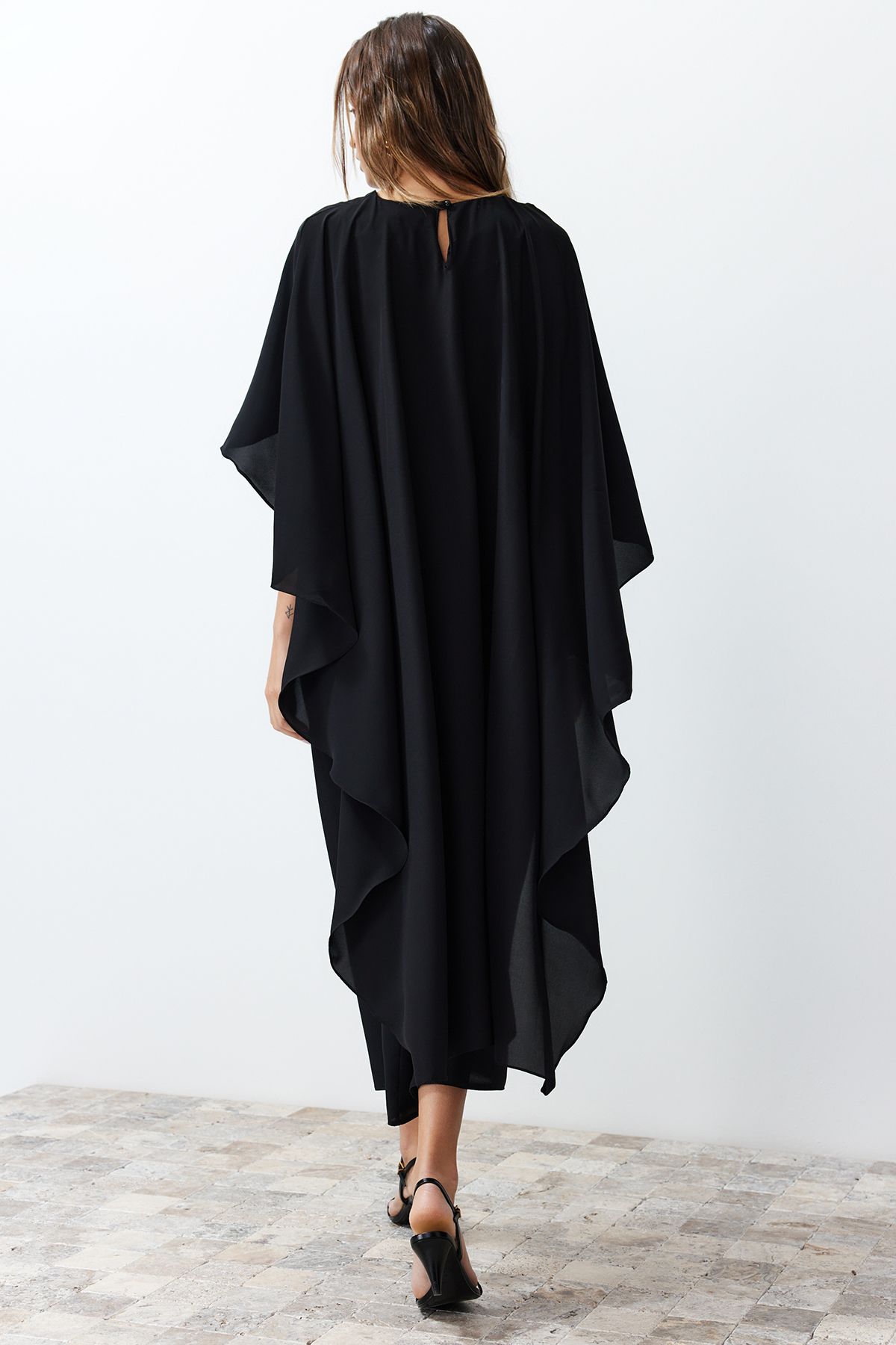 Trendyol Modest-Black Belted Cape Detailní stylové tkané večerní šaty TCTSS24DB00003 6