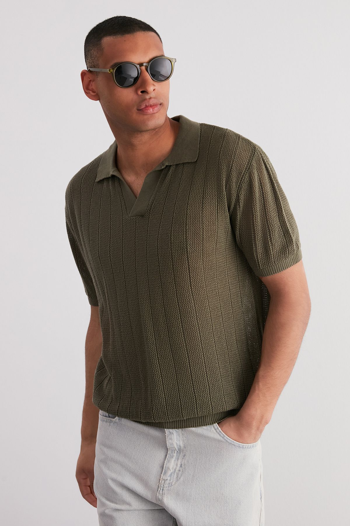 Trendyol Collection-Kurzärmliges Khaki-Strick-T-Shirt mit Polokragen – Limited Edition TMNSS23PO00024 3