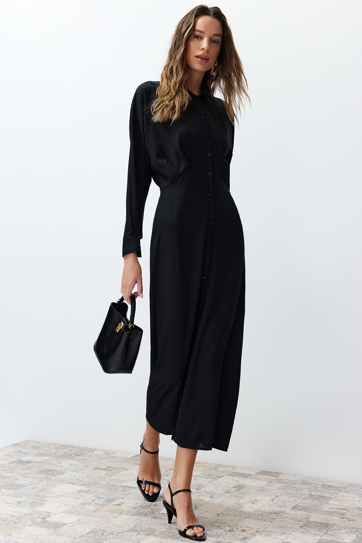Trendyol Modest-Schwarzes, geknöpftes, gewebtes Hemdkleid mit Taillendetail TCTSS24EB00011 2