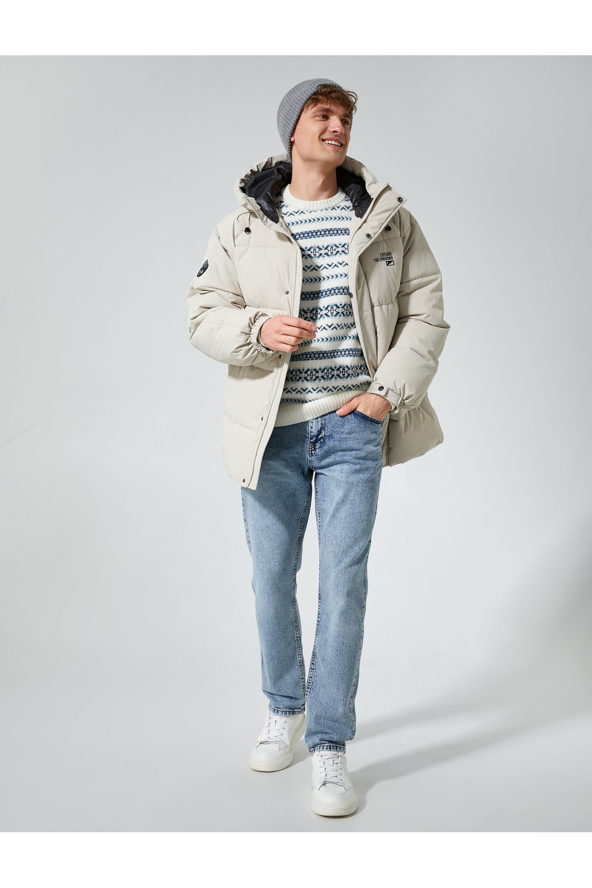 ژاکت پف دار جیب های چاپ شده سرپوش دار دکمه های زیپ دار