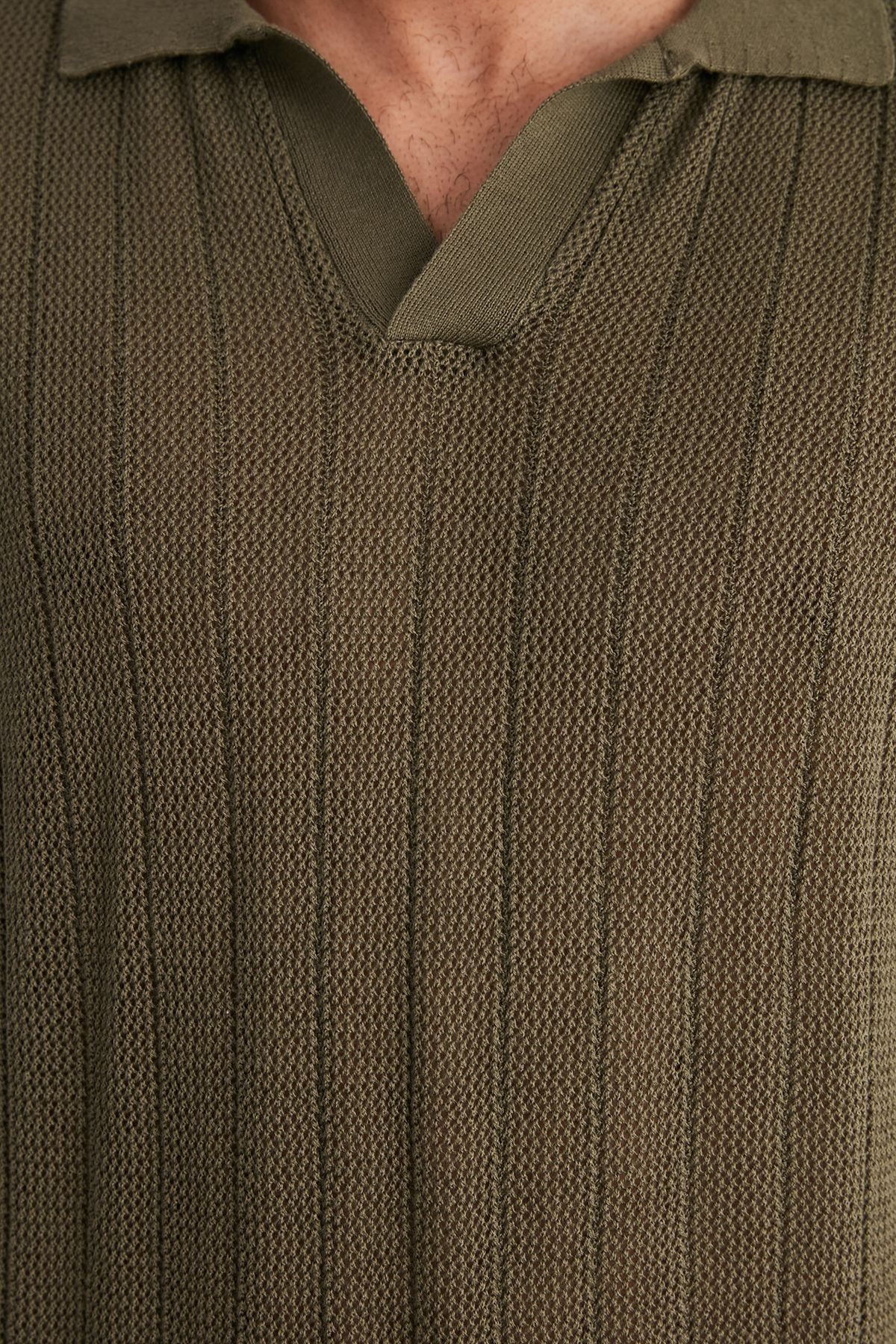 Trendyol Collection-Kurzärmliges Khaki-Strick-T-Shirt mit Polokragen – Limited Edition TMNSS23PO00024 5