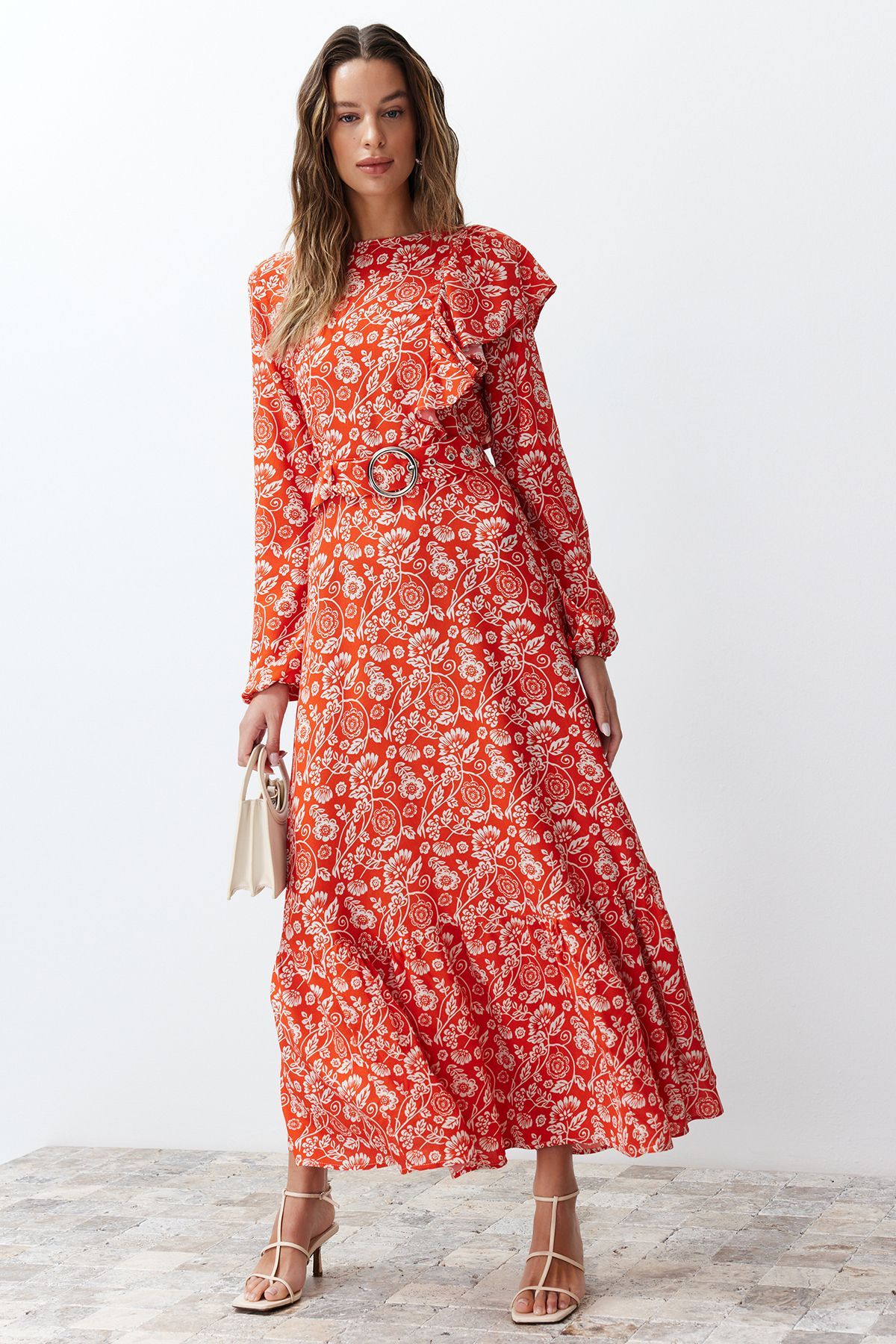 Trendyol Modest Červené kvetinové lemované volániky s detailným opaskom TCTSS24EB00069