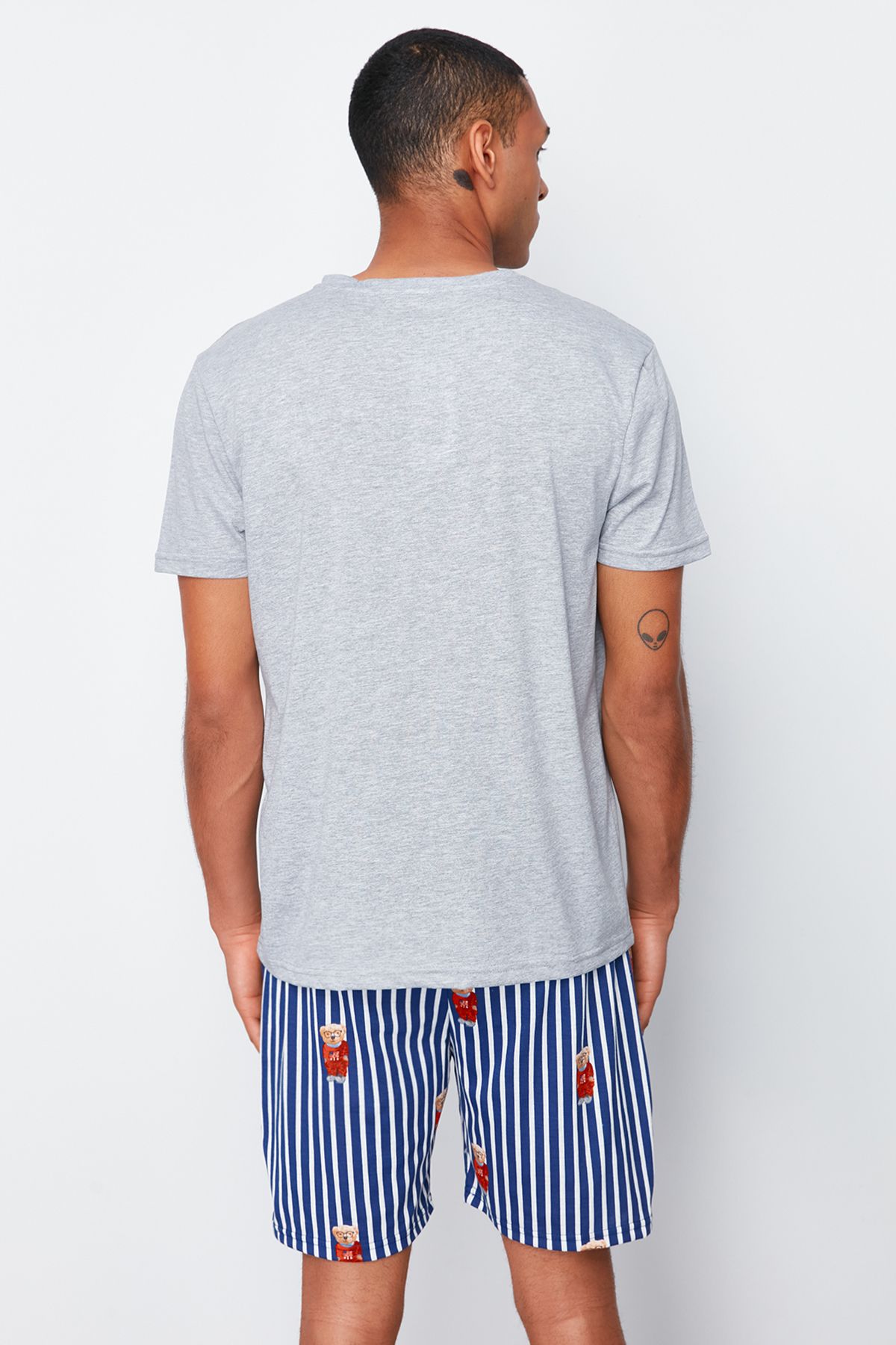 Trendyol Collection-Сірий піжамний комплект з принтом Orme в клітинку TMNSS24PT00034 6