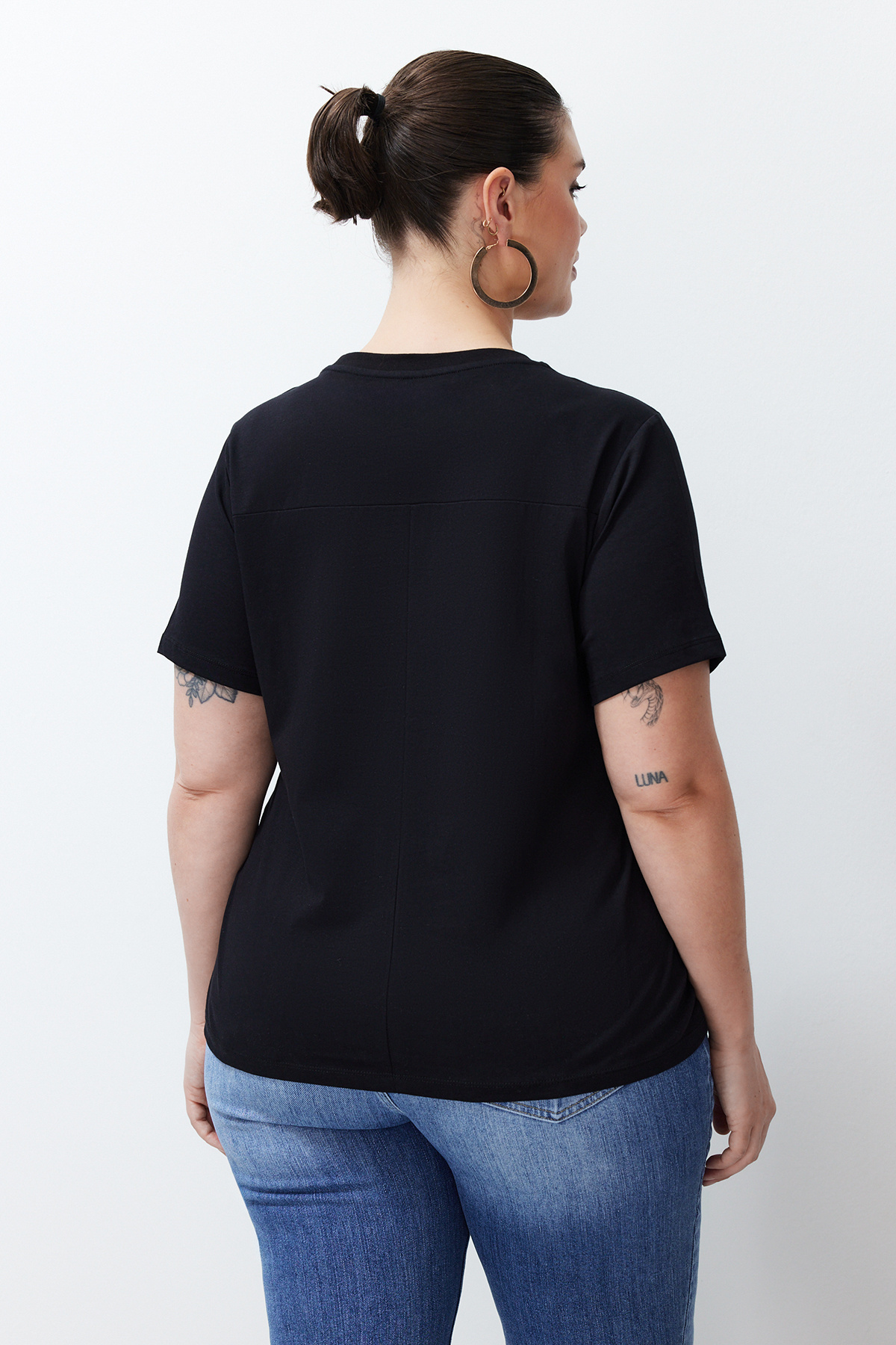 Trendyol Curve-100% bawełny Czarny T-shirt - Detale lamówki, TBBSS24BF00021 6