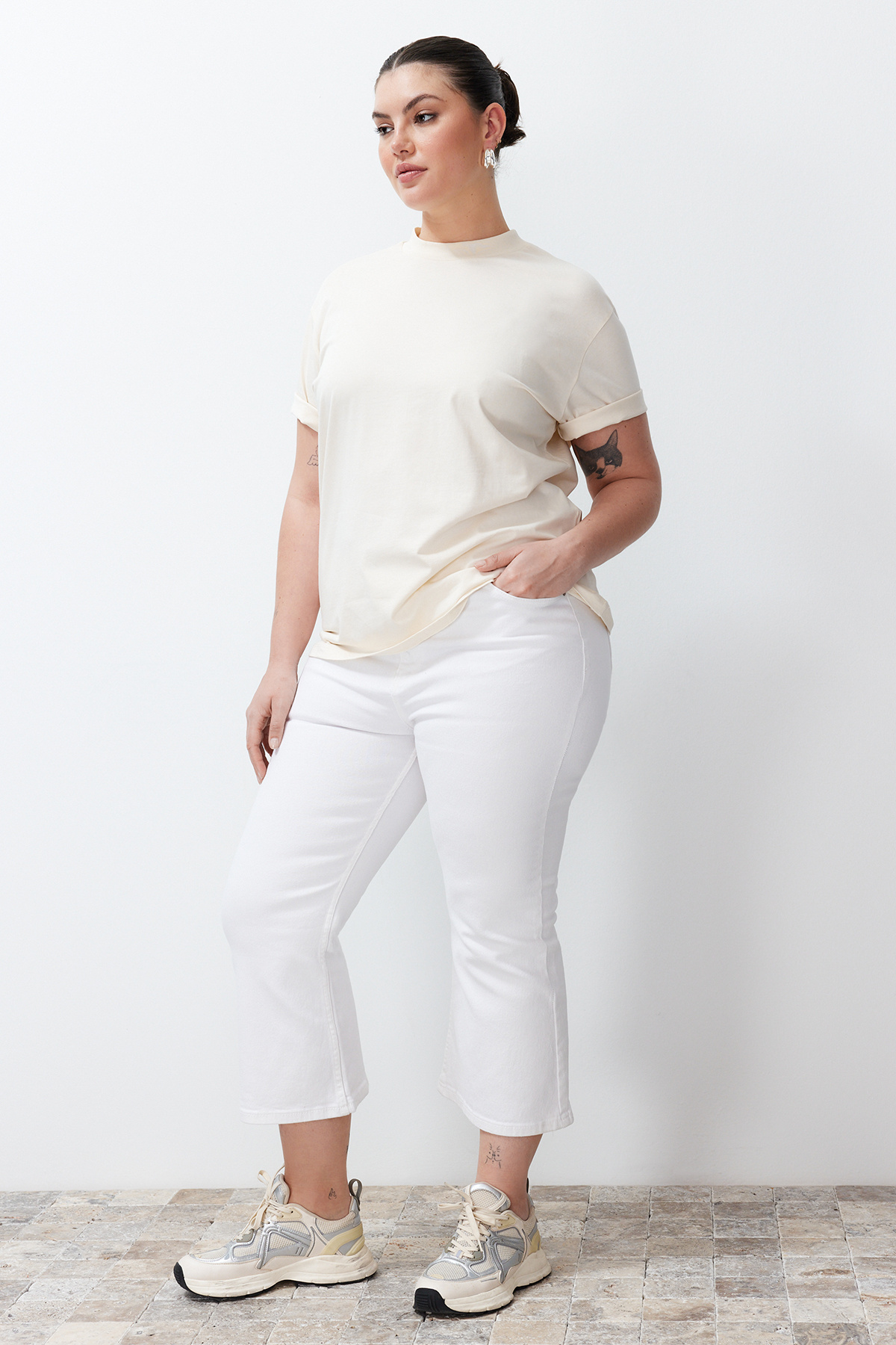 Trendyol Curve-High Waist Plus Size Jeans - Short Spanish Leg TBBSS24CJ00019 3