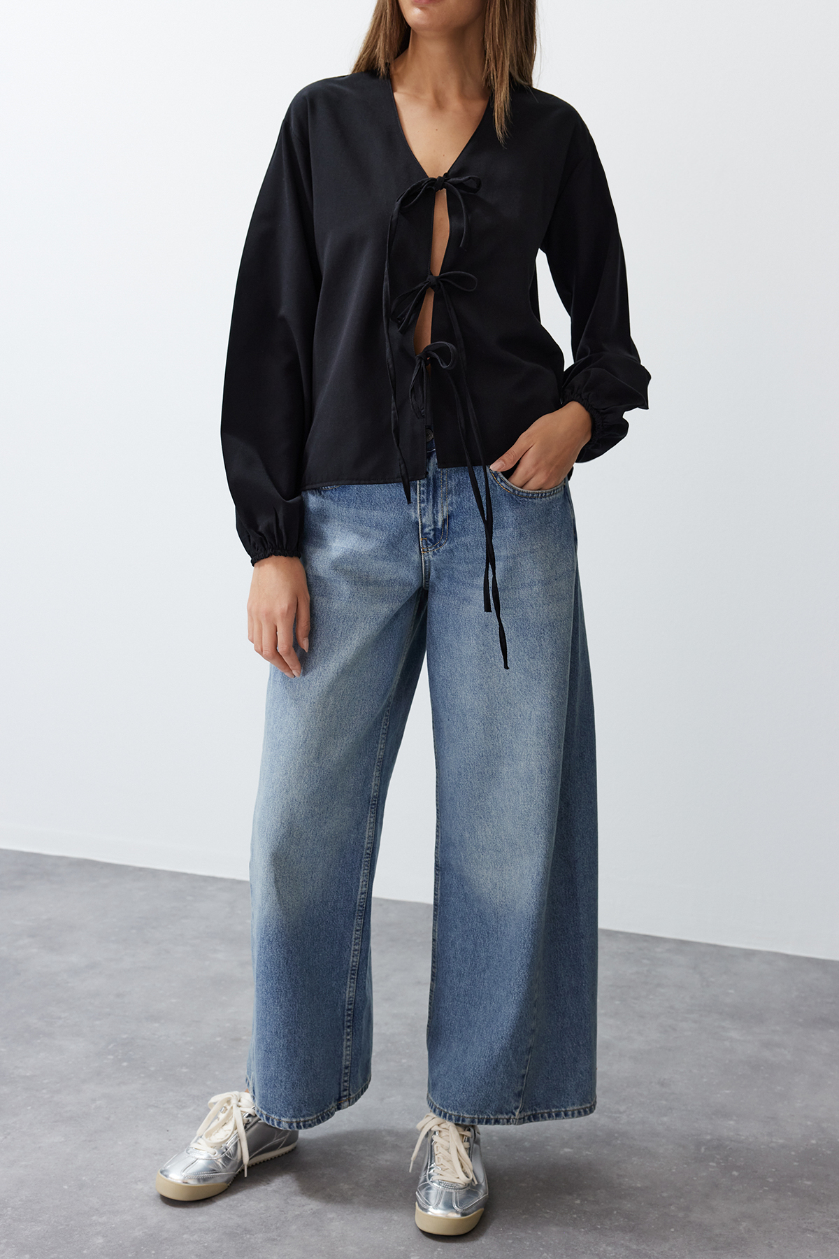 Trendyolmilla  Siyah Önden Bağlamalı Dokuma Gömlek TEDSS24GO00001 - Görsel 3