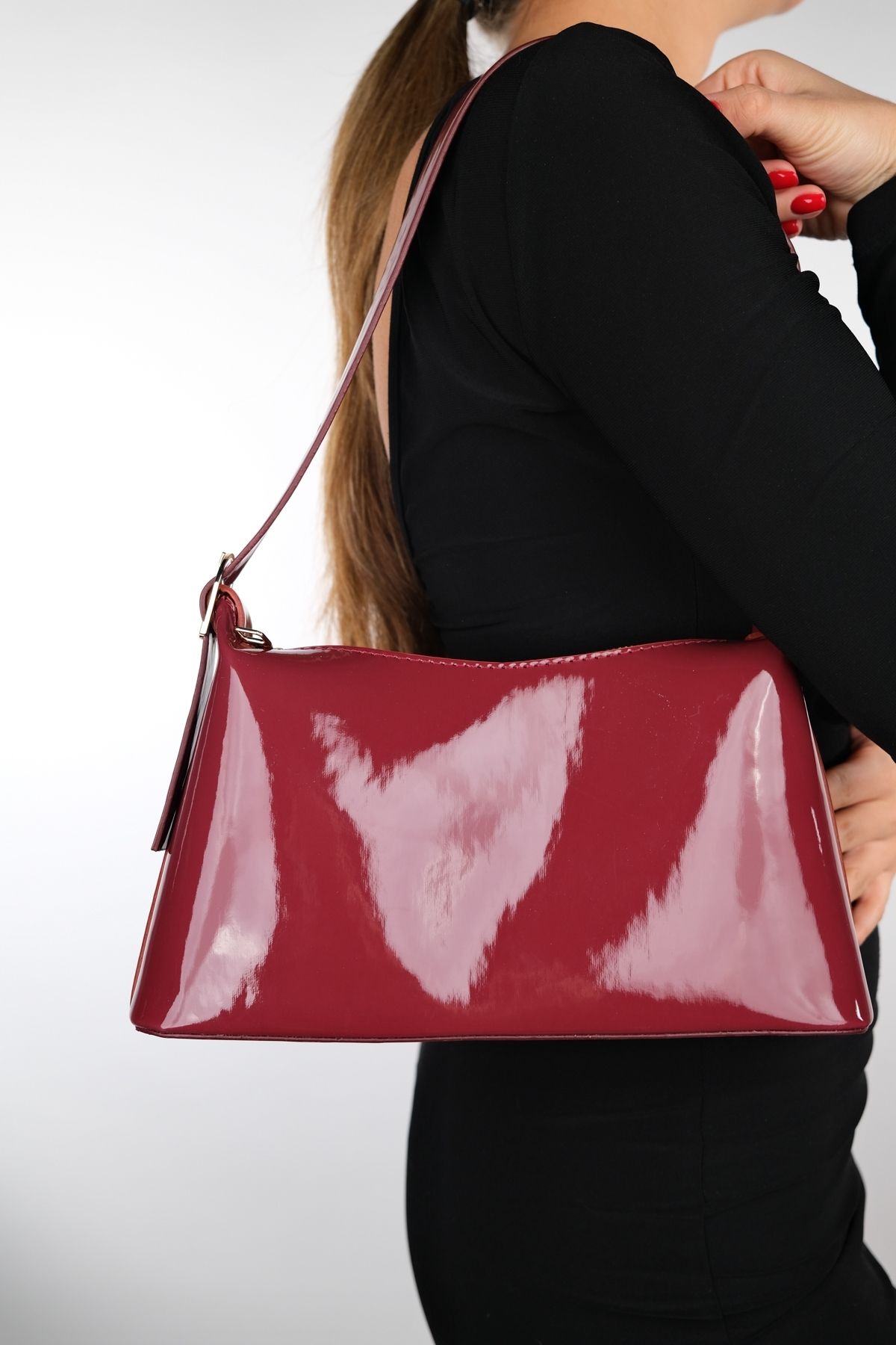 کیف شانه ای قرمز زنانه بازوی چرمی Josela Bordeaux luvishoes