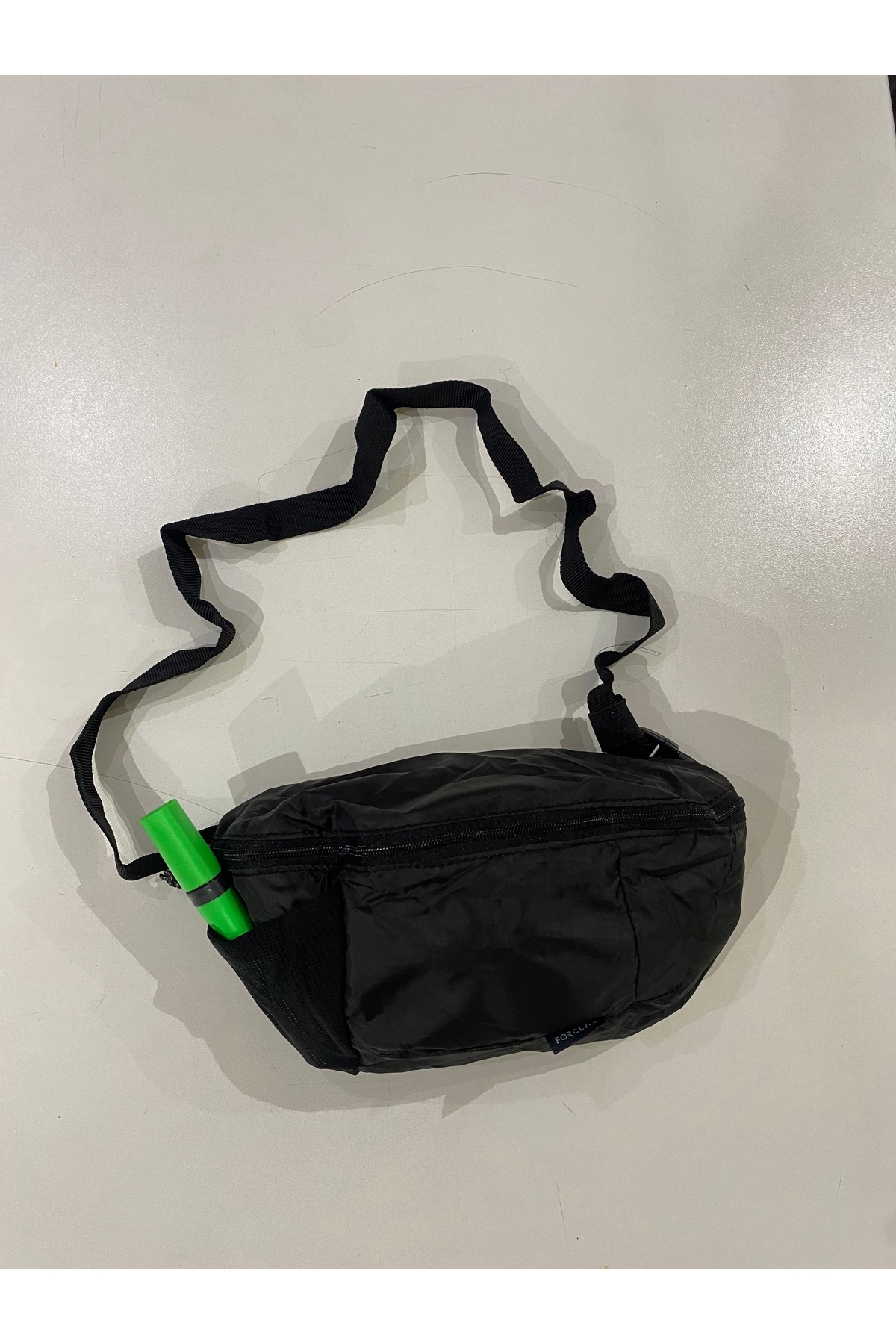 کیف کمری Decathlon دکاتلون تاشو روزمره و مناسب سفر فورکلاس - مشکی - مناسب سفر 2 لیتر اورجینال - تصویر 5