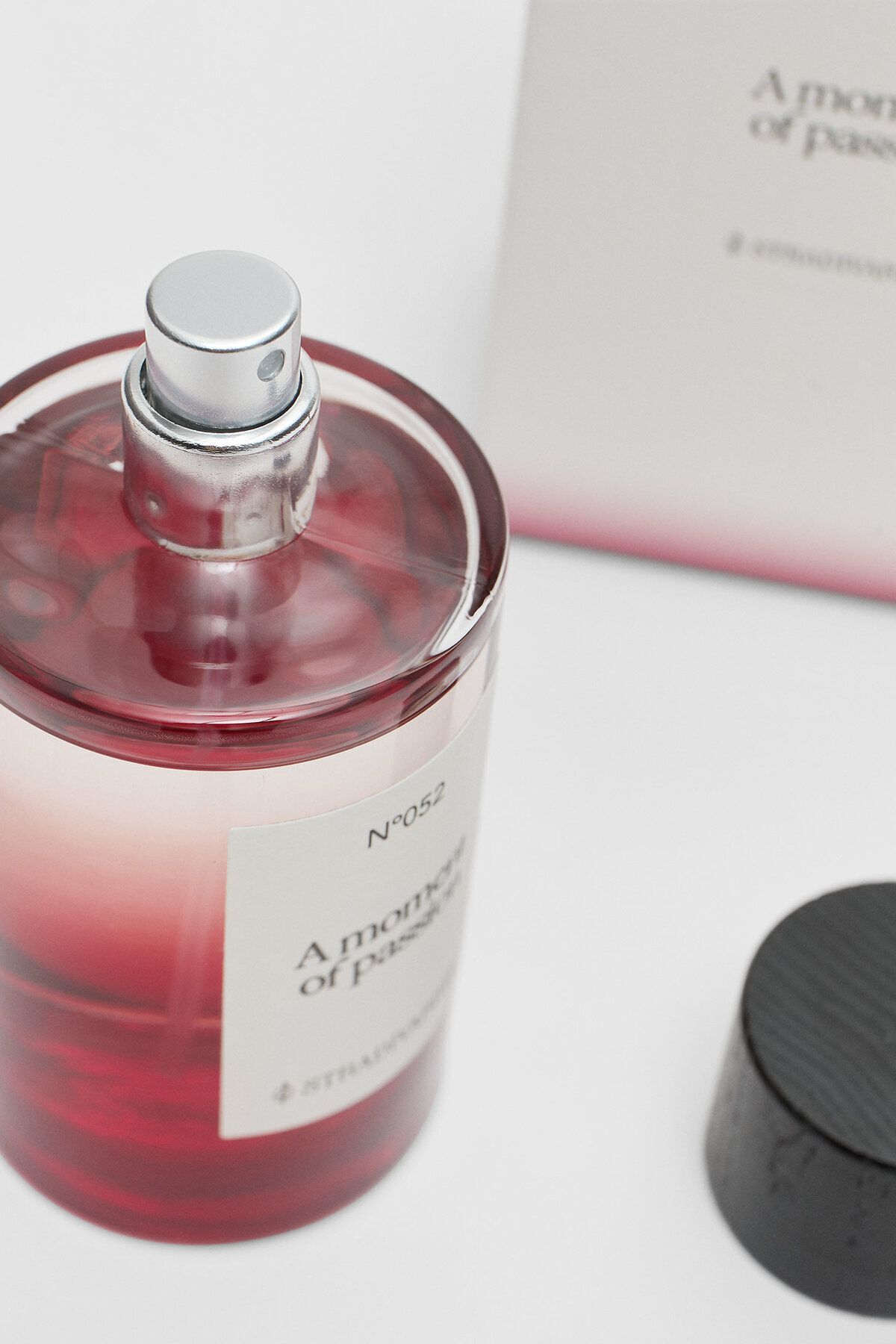 عطر زنانه N.052 لحظه ای از شور و شوق EAU DE Stradivarius