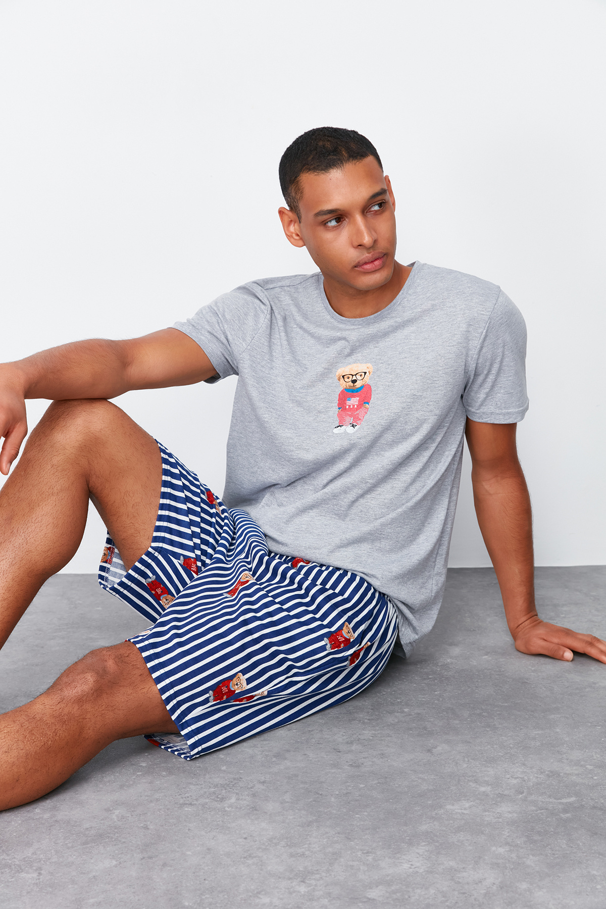 Trendyol Collection-Сірий піжамний комплект з принтом Orme в клітинку TMNSS24PT00034 3