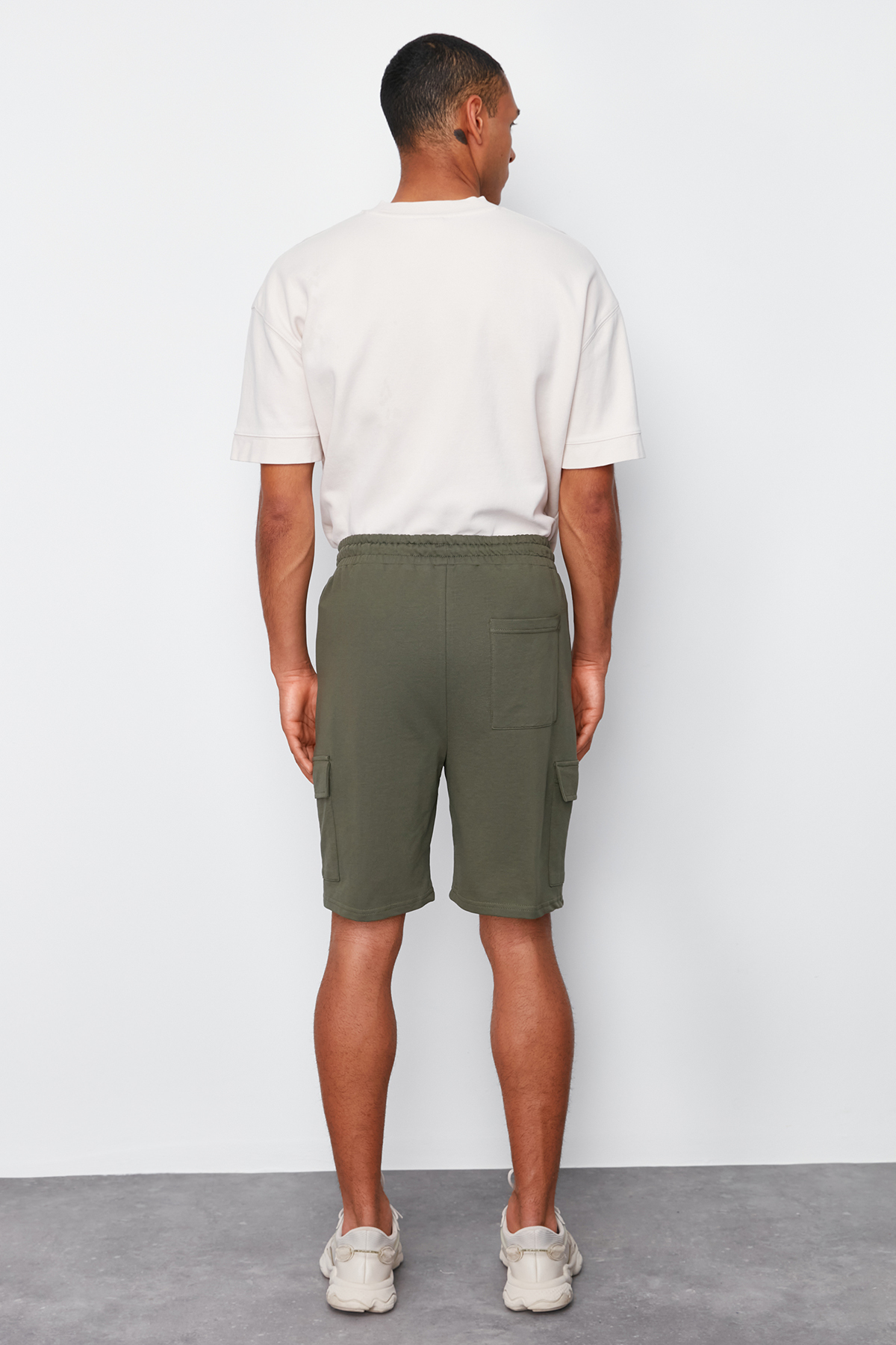 Trendyolmilla  Basic Siyah-Haki 2'li Paket Regular/Normal Kesim Kargo Cepli Kordonlu Lastik Bel Şort TMNSS24SR00041 - Görsel 7