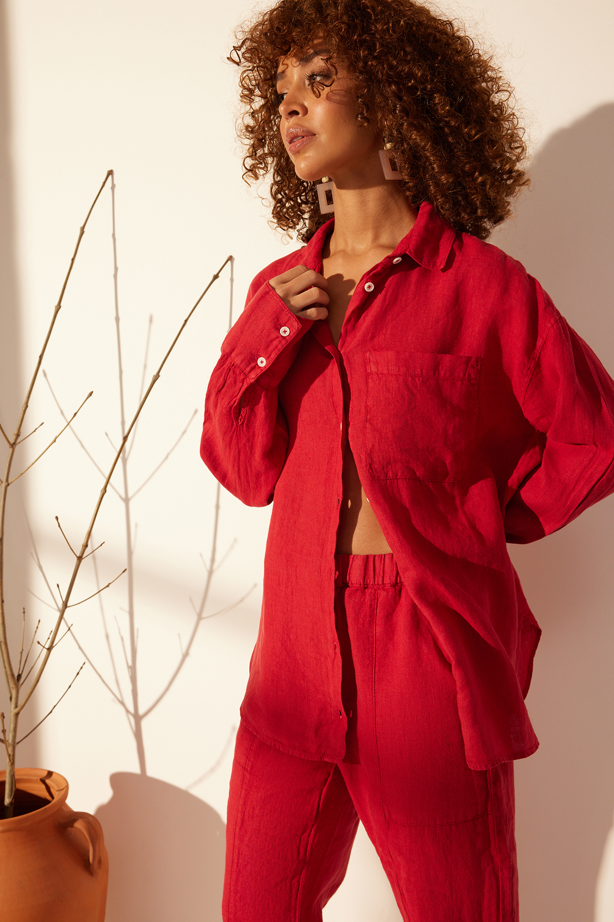 Trendyolmilla  Kırmızı %100 Keten Oversize Gömlek TWOSS23GO00443 - Görsel 3