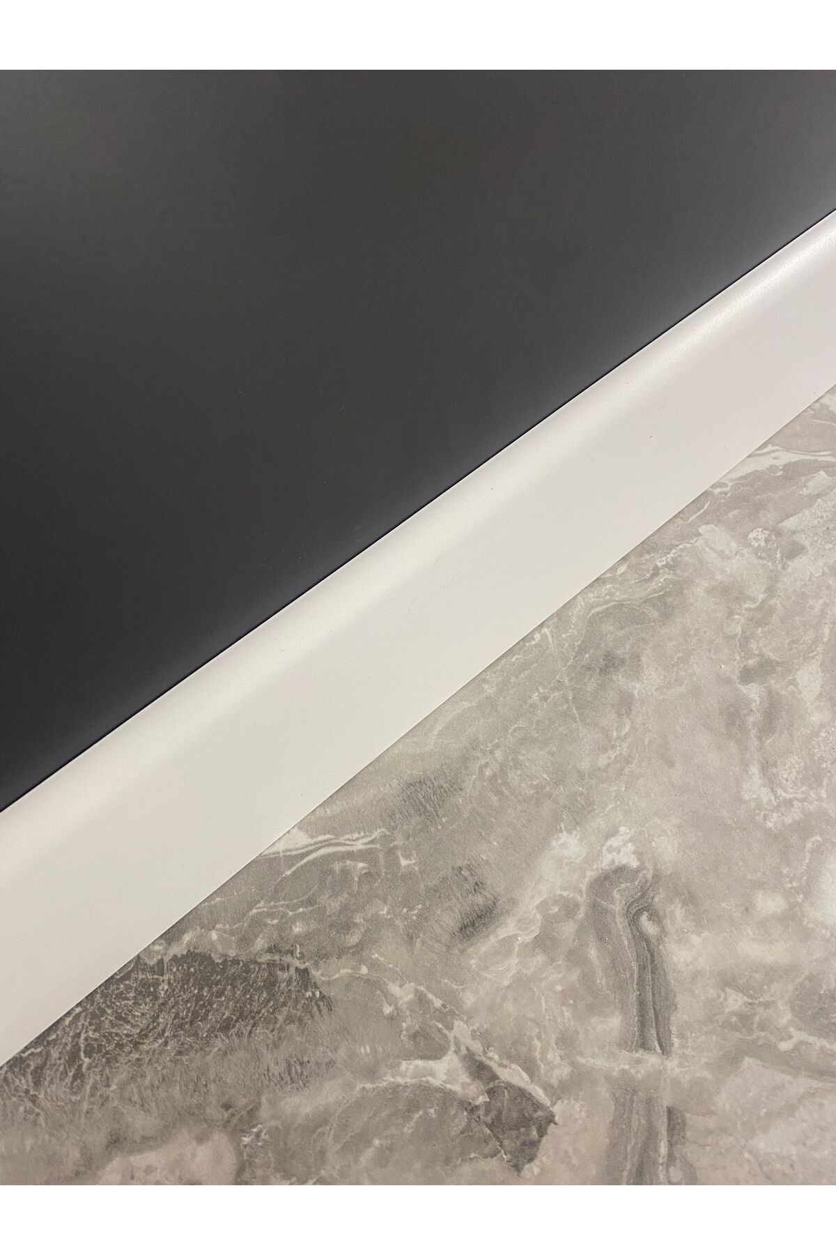 8 Cm Flat  Waterproof Paintable Polymer Skirting