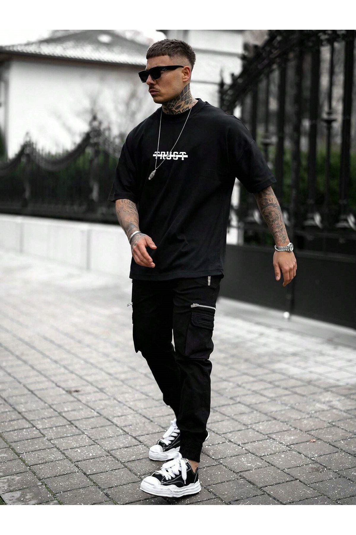 T-shirt- Trust Printed Oversized Crew Neck Short Sleeve T-Shirt