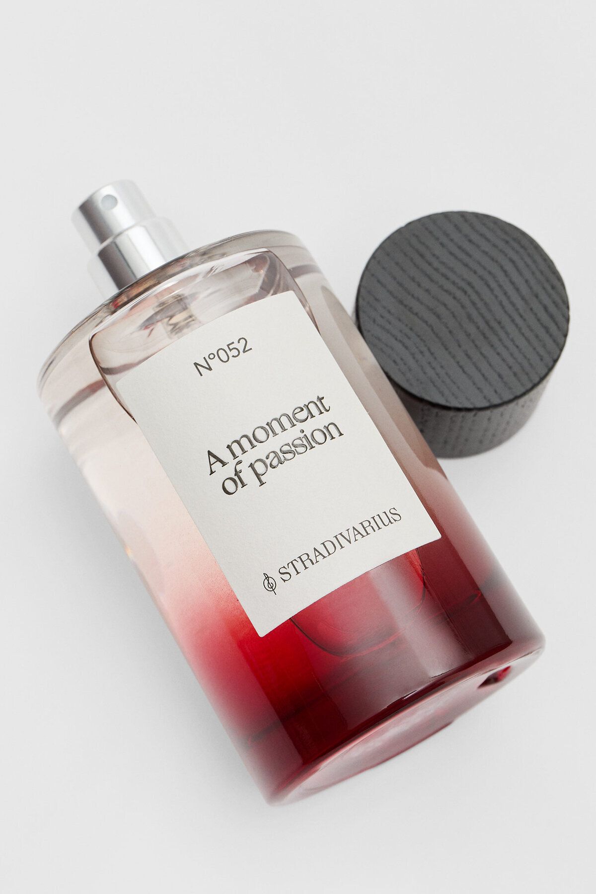 عطر زنانه N.052 لحظه ای از شور و شوق EAU DE Stradivarius