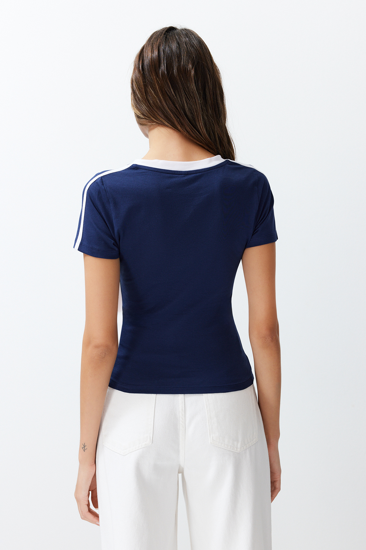 Trendyolmilla  Lacivert Slogan Baskılı V Yaka Regular/Normal Kalıp Örme T-Shirt TWOSS24TS00162 - Görsel 6