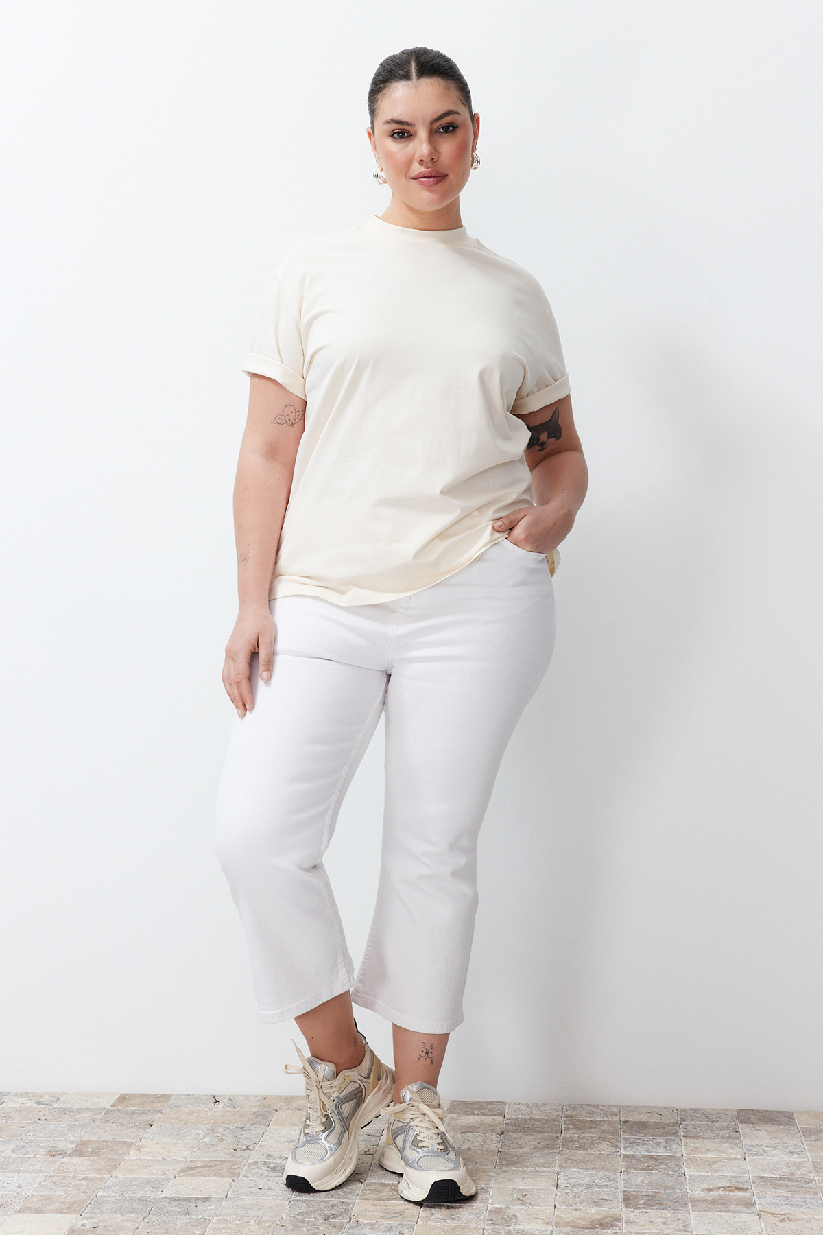 Trendyol Curve-High Waist Plus Size Jeans - Short Spanish Leg TBBSS24CJ00019 2