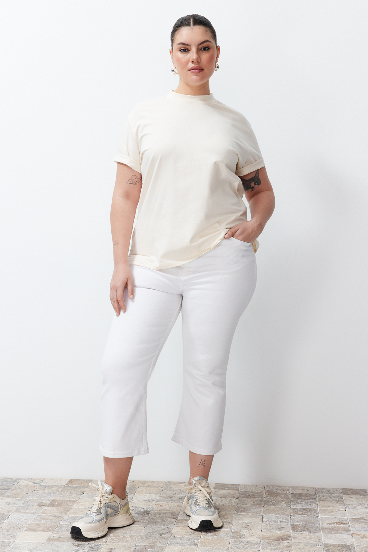 Trendyol Curve-High Waist Plus Size Jeans - Short Spanish Leg TBBSS24CJ00019 1