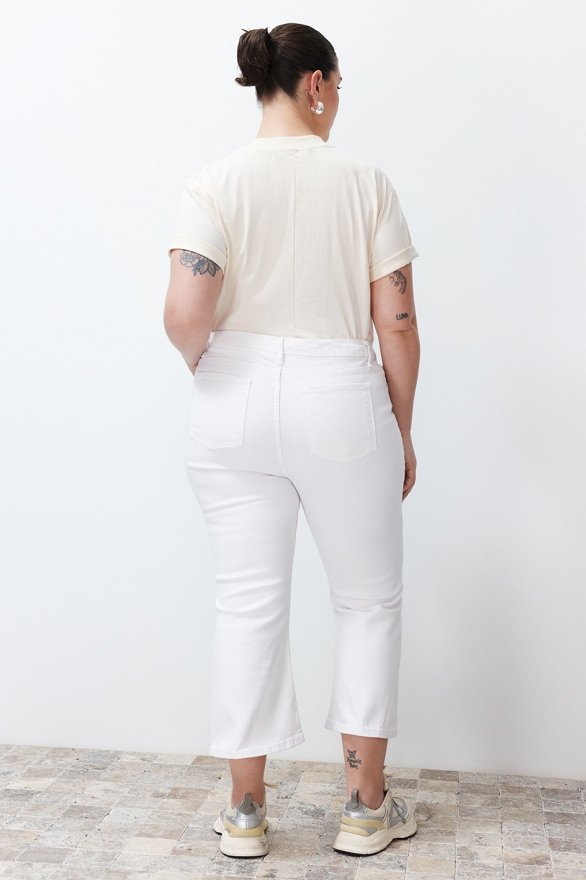 Trendyol Curve-High Waist Plus Size Jeans - Short Spanish Leg TBBSS24CJ00019 6