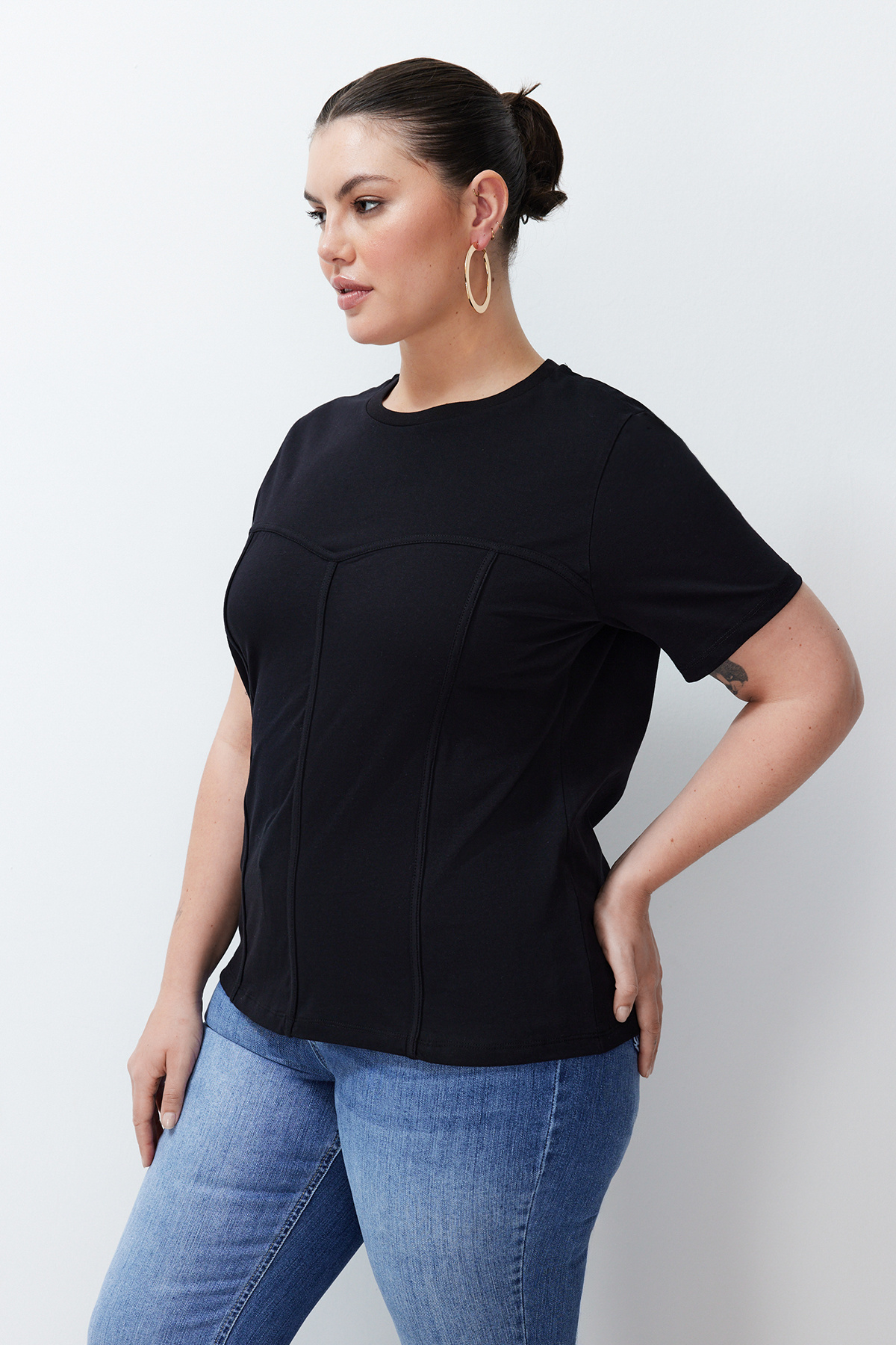 Trendyol Curve-100% bawełny Czarny T-shirt - Detale lamówki, TBBSS24BF00021 3