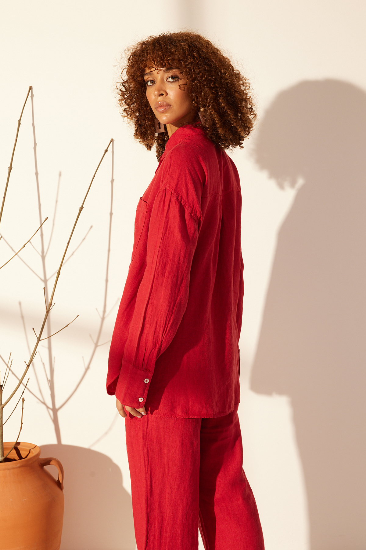 Trendyolmilla  Kırmızı %100 Keten Oversize Gömlek TWOSS23GO00443 - Görsel 6