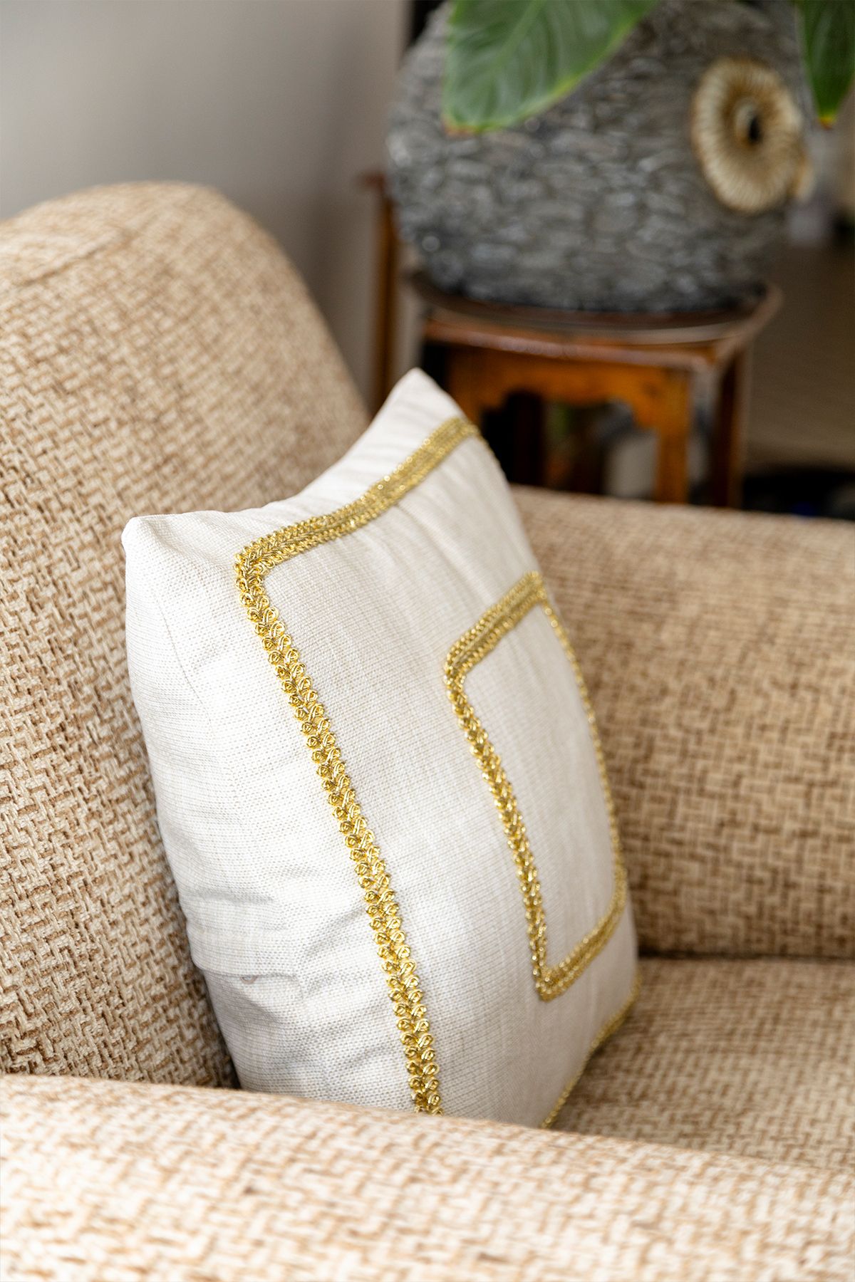 Rayda Home-Husă de pernă decorativă cu design special din țesătură de in, cu detalii aurii 4