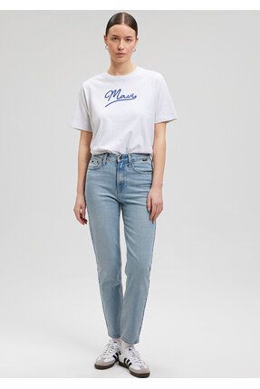 T shirt jeans sneakers online