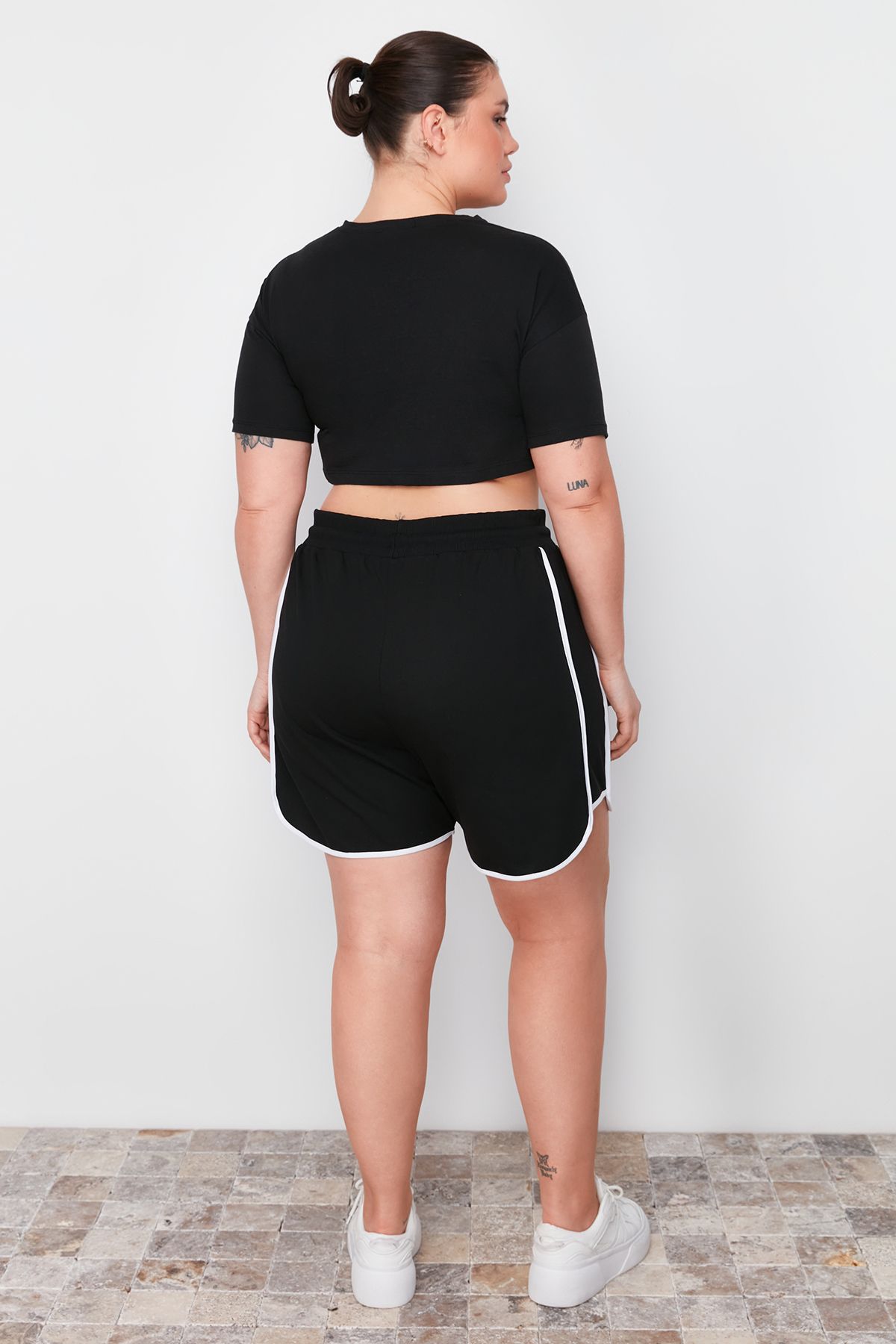 Trendyol Curve-Plus Size Black Knitted Shorts - Slogan Print with Piping Detail Tbbss24Ap00028 6