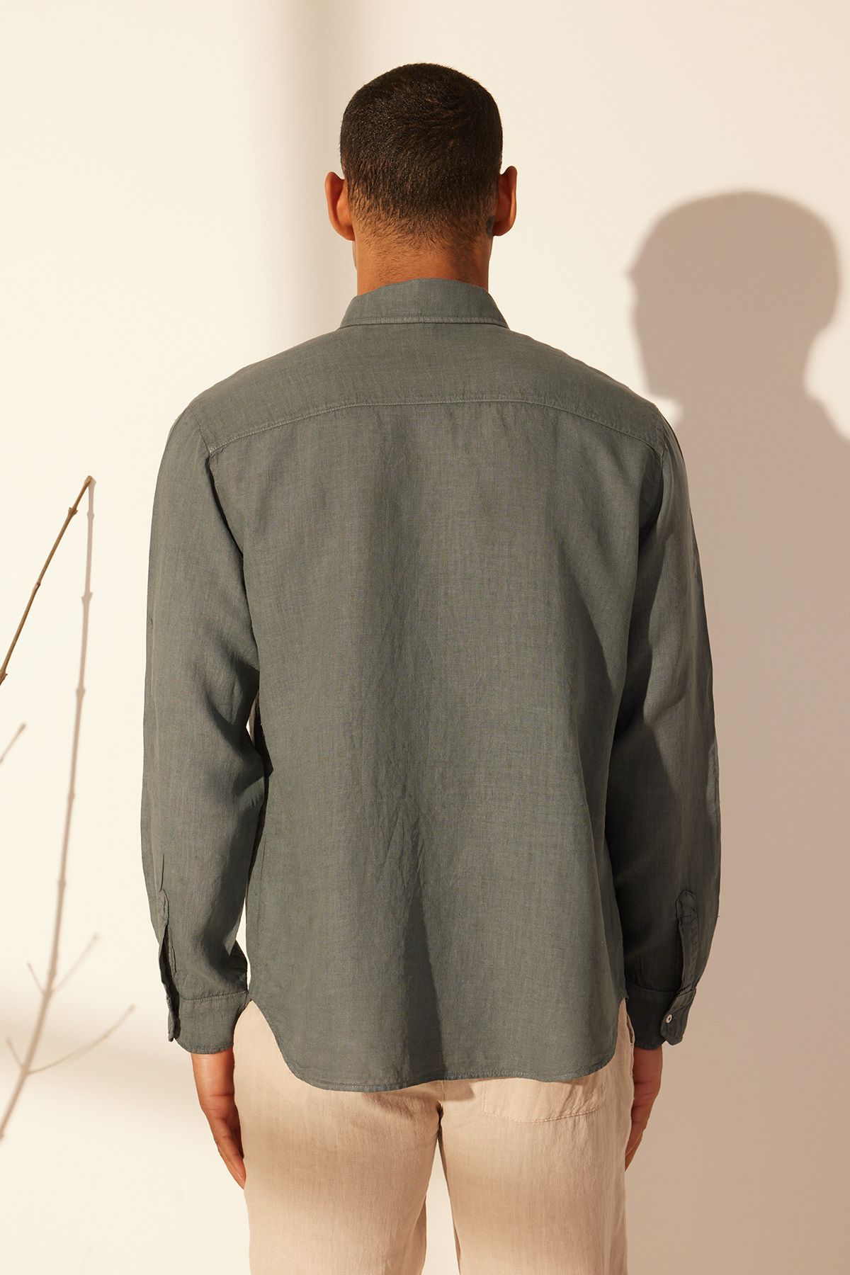 Trendyol Collection-Premium-Hemd aus 100 % Leinen in Grau mit normaler Passform TMNSS24GO00058 6