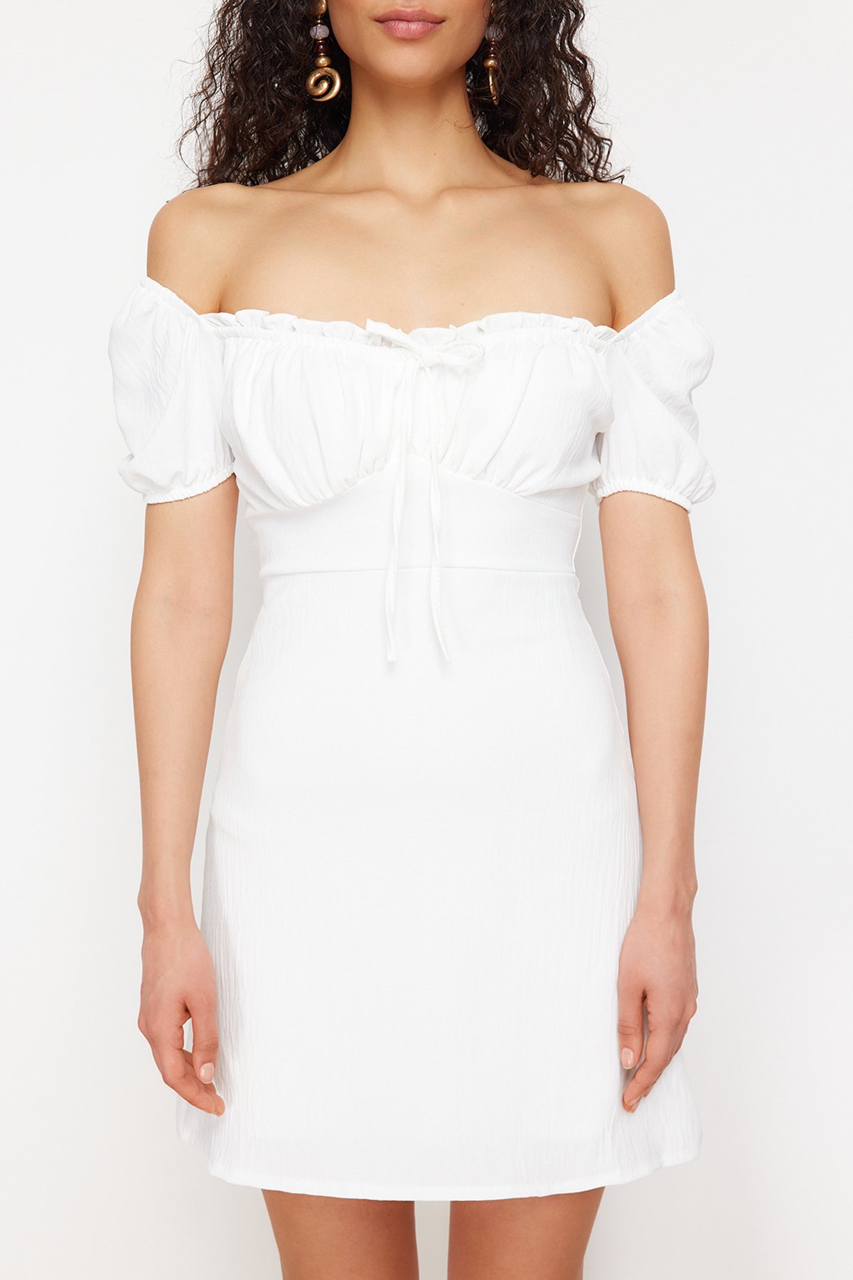 Trendyolmilla  Beyaz Düz Bodycone Krep Astarlı Mini Dokuma Elbise TWOSS24EL00874 - Görsel 5