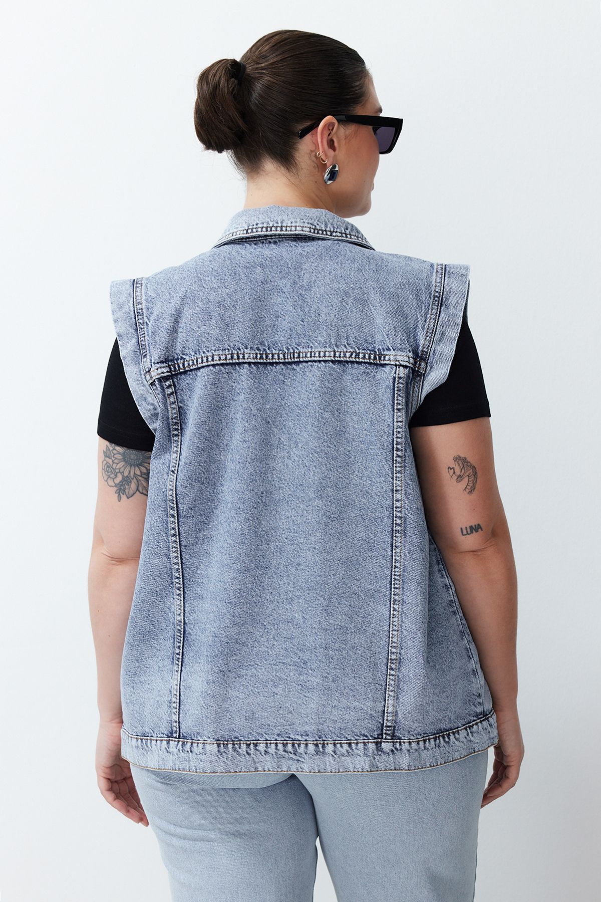 Trendyol Curve-Hellblaue Jeansweste TBSSS24BH00004 6