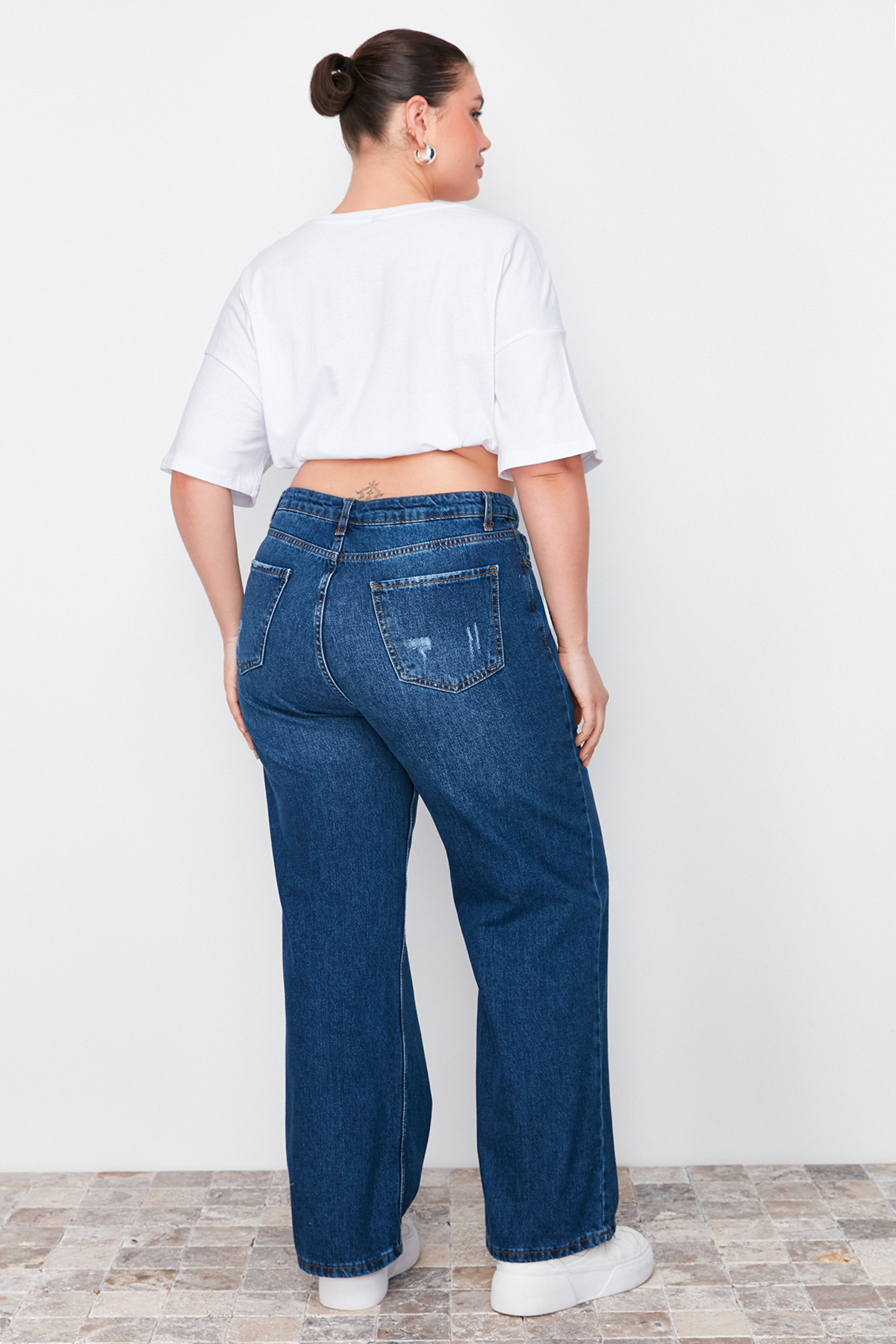 Trendyolmilla  Koyu Mavi Yüksek Bel Destroylu Geniş Paça/Wide Leg %100 Pamuk Büyük Beden Jeans TBBSS22JE00006 - Görsel 6