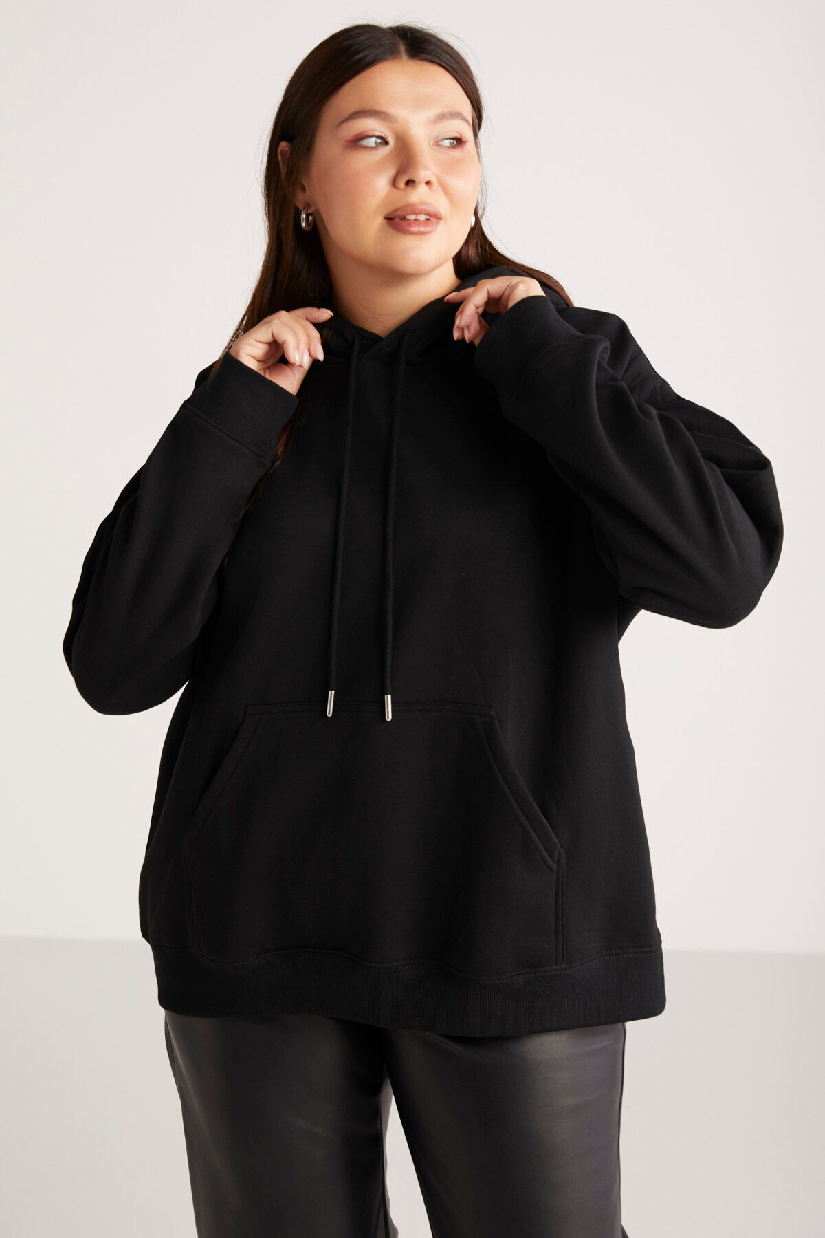 ETHIQUET Terezabb Kadın Içi Polarlı Yumuşacık Comfort Fit Kapüşonlu Kanguru Cep Siyah Büyük Beden Sweatshirt görsel 2