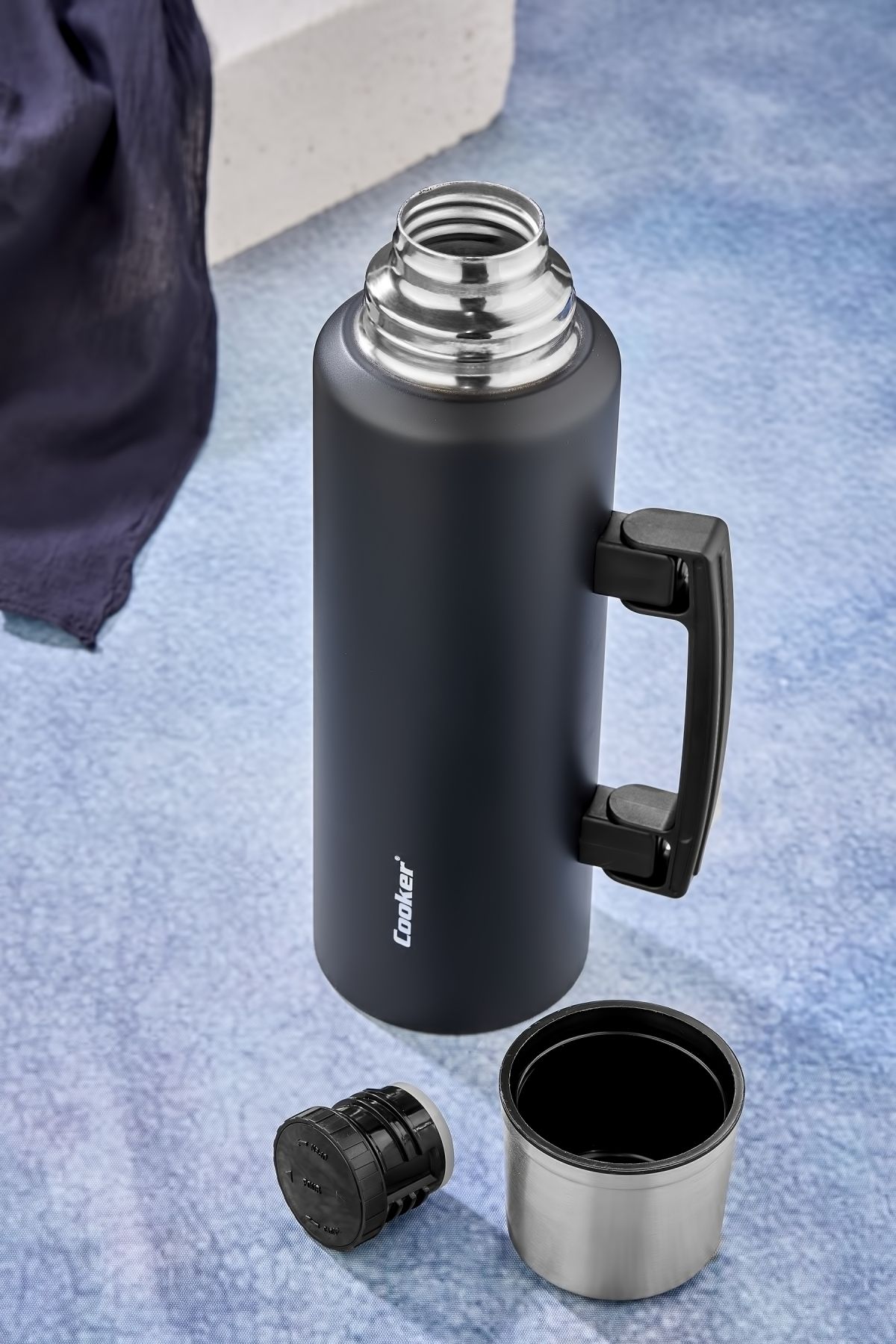 فلاسک مشکی فولاد ضد زنگ Thermos با دستگیره 1.5 LT Cooker